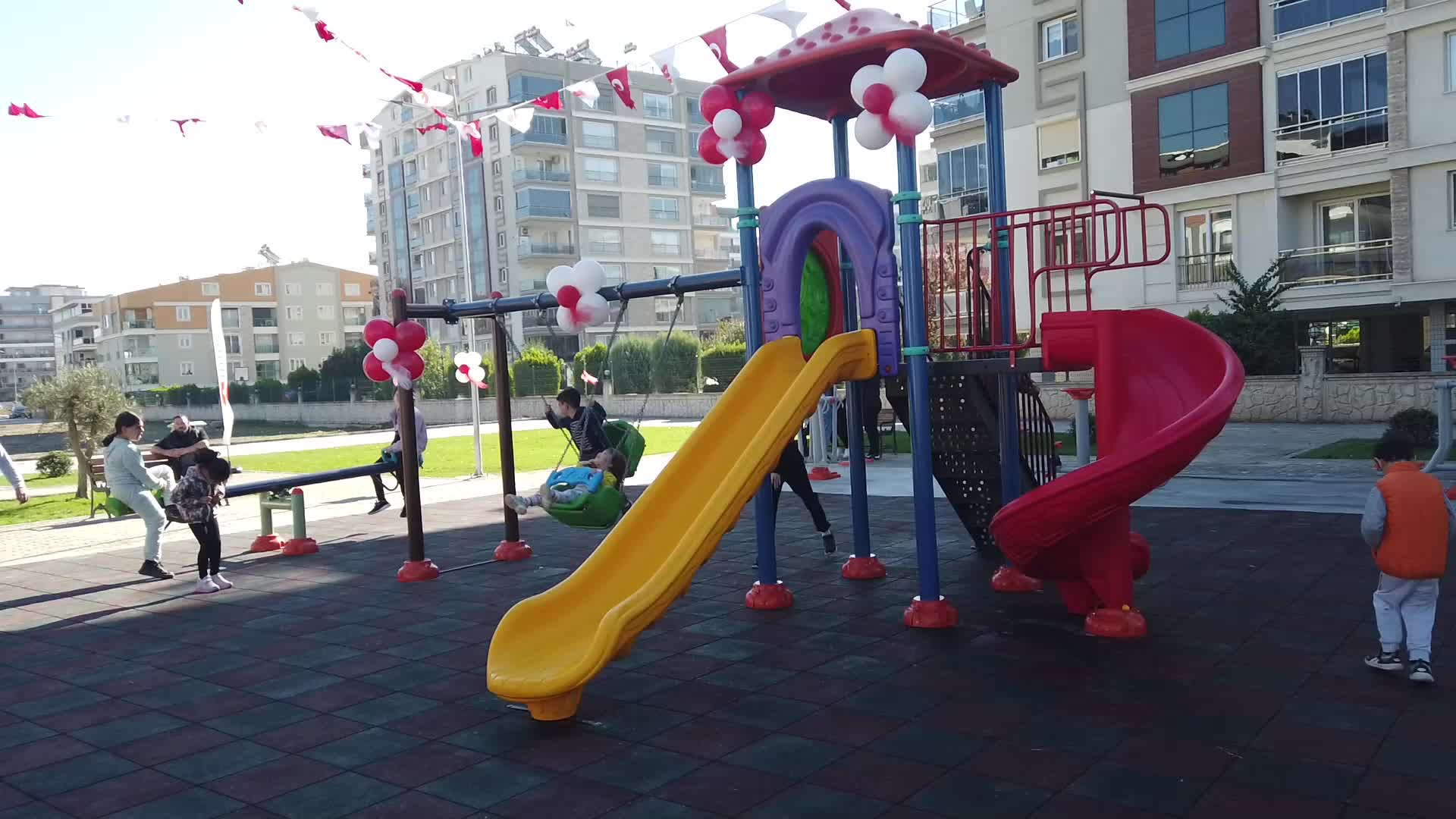 EFELER BELEDİYESİ, MEMİŞ DİNÇ PARKINI HİZMETE AÇTI