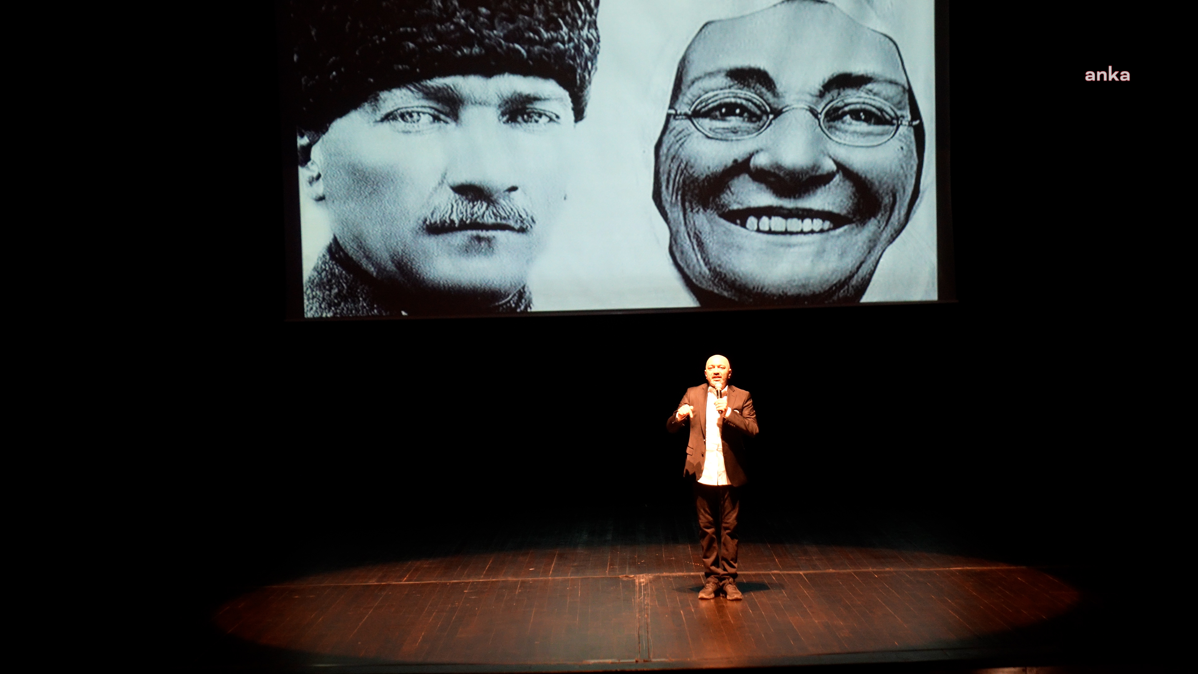 CEYHUN YILMAZ, ‘CUMHURİYETİMİZİN 100. YILINDA ATATÜRK’ SÖYLEŞİSİNDE MERSİNLİLERLE BİR ARAYA GELDİ