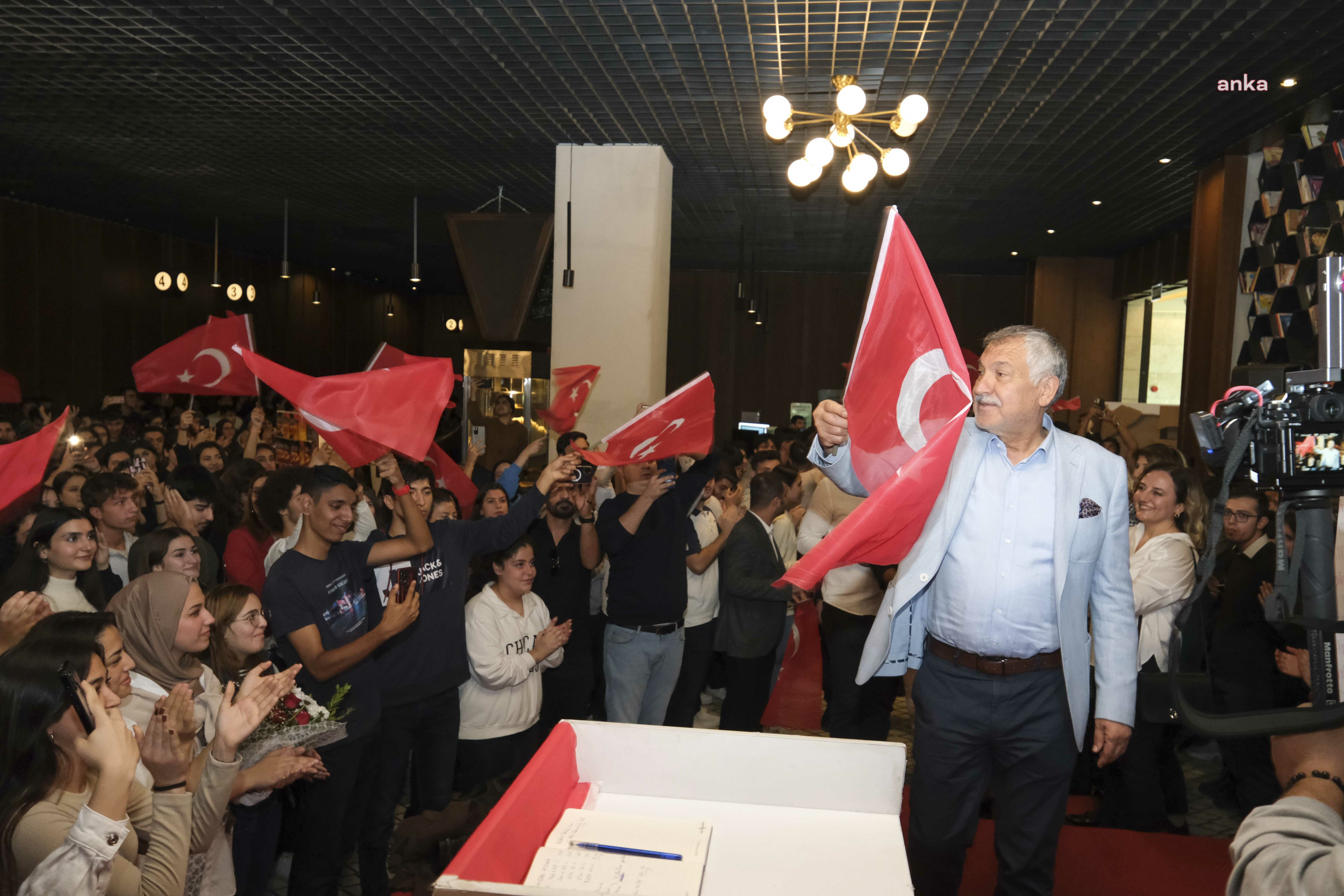 ADANA BÜYÜKŞEHİR’İN ÜCRETSİZ, ÜNİVERSİTE SINAVINA HAZIRLADIĞI GENÇLER, ATATÜRK FİLMİNİ İZLEDİ