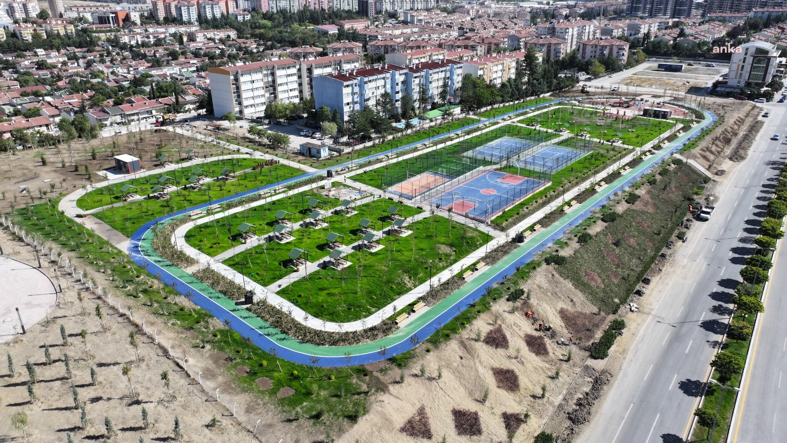ANKARA BÜYÜKŞEHİR, YENİMAHALLE’YE BİR YEŞİL ALAN DAHA KAZANDIRDI