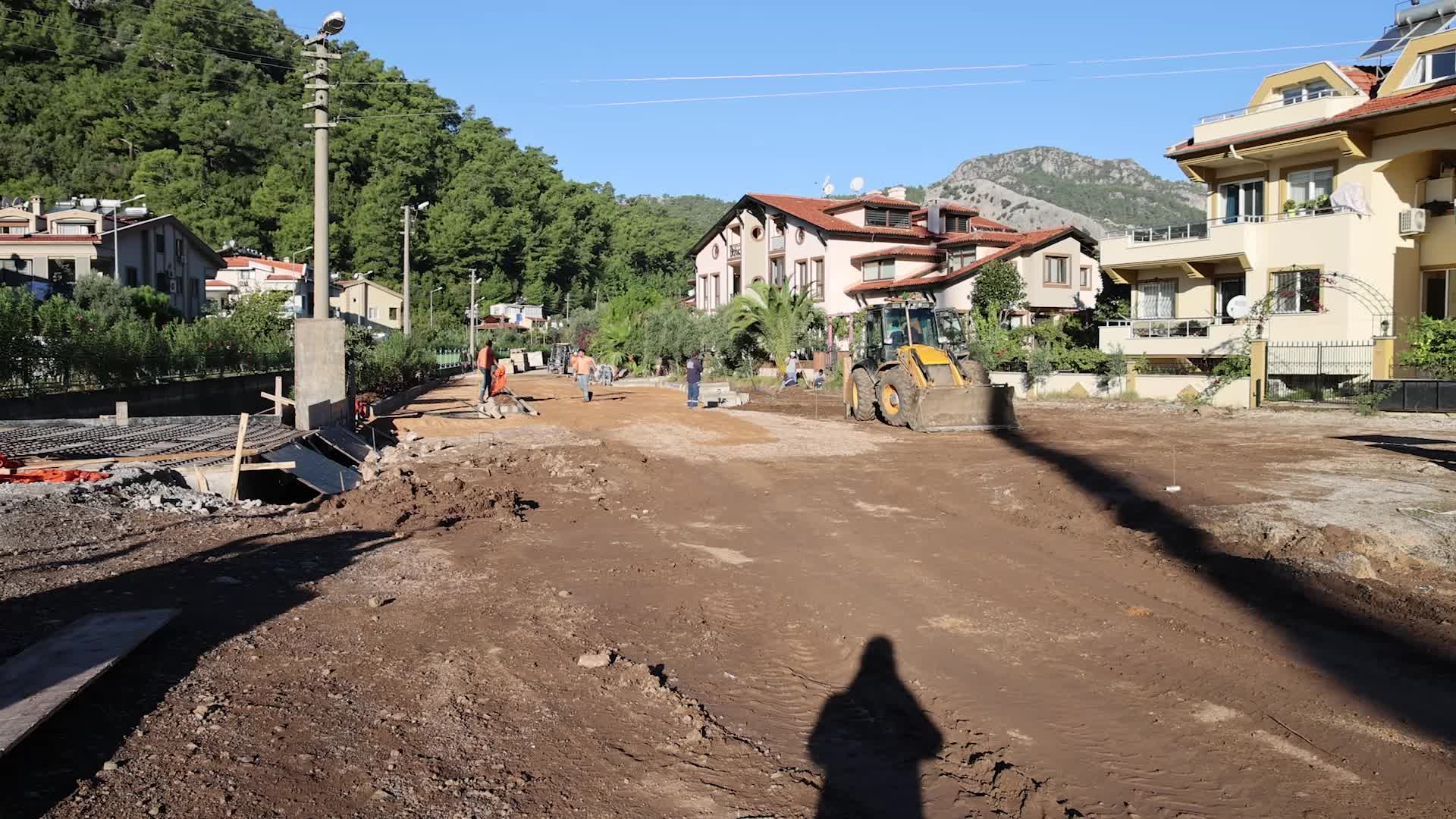 MARMARİS BELEDİYESİ, YOL YENİLEME ÇALIŞMALARINA DEVAM EDİYOR