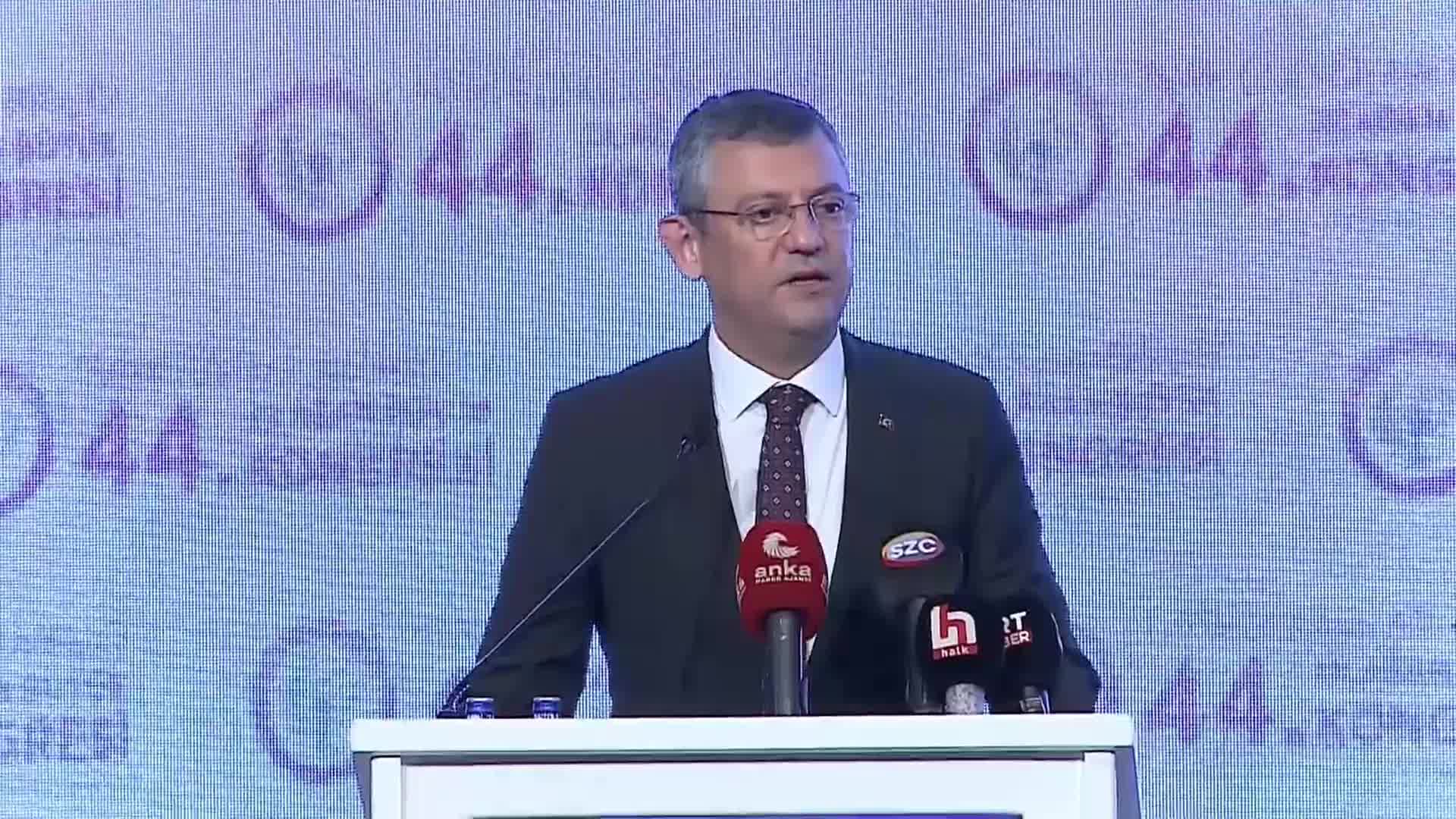 ÖZGÜR ÖZEL, TÜRK ECZACILARI BİRLİĞİ KONGRESİ’NDE: “ATATÜRK’ÜN PARTİSİ OLDUĞU İÇİN BİZİM PARTİYE ‘BABA EVİ’ DİYORUZ. BURASI DA BENİM ANA OCAĞIMDIR, HELALLİK İSTEMEYE GELDİM”