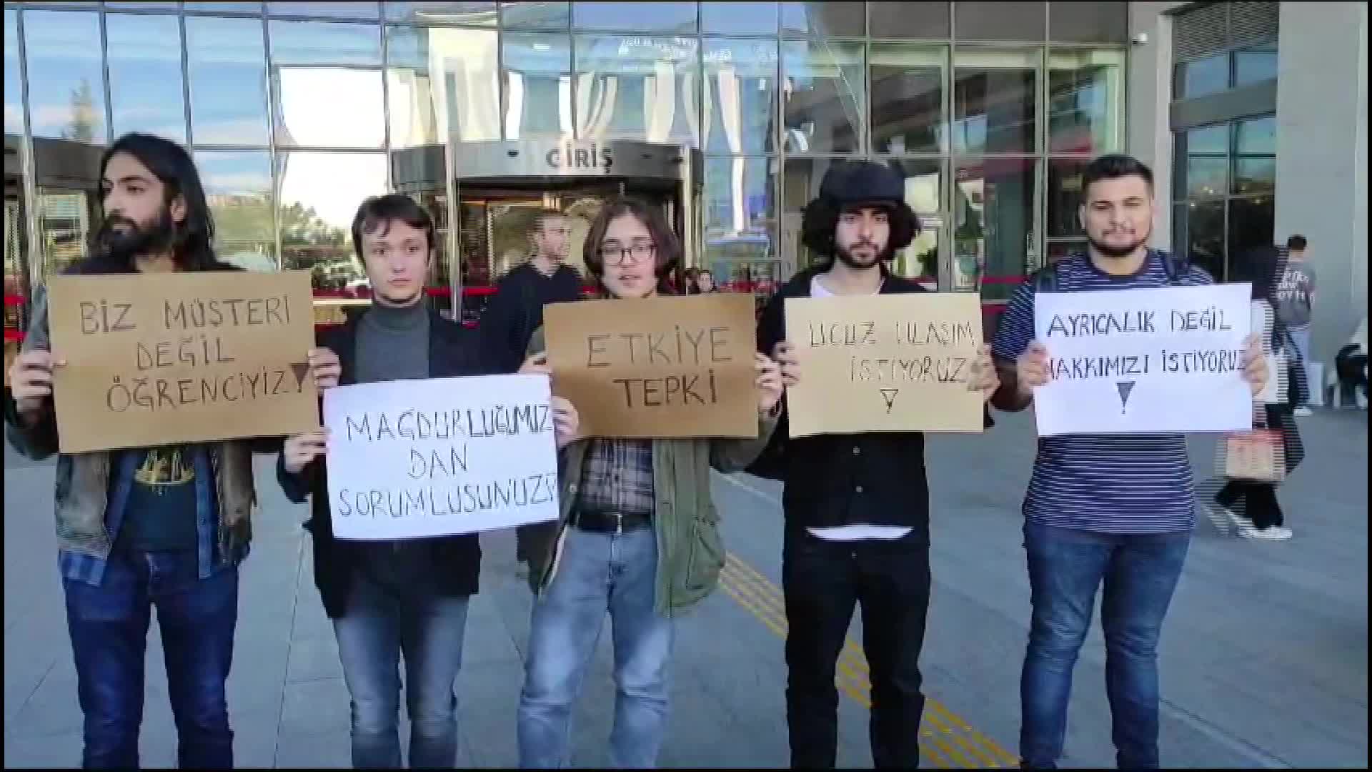 EDİRNE’DE ÖĞRENCİLERDEN TOPLU ULAŞIMDA İNDİRİM TALEBİ: "MÜŞTERİ DEĞİL, ÖĞRENCİYİZ"