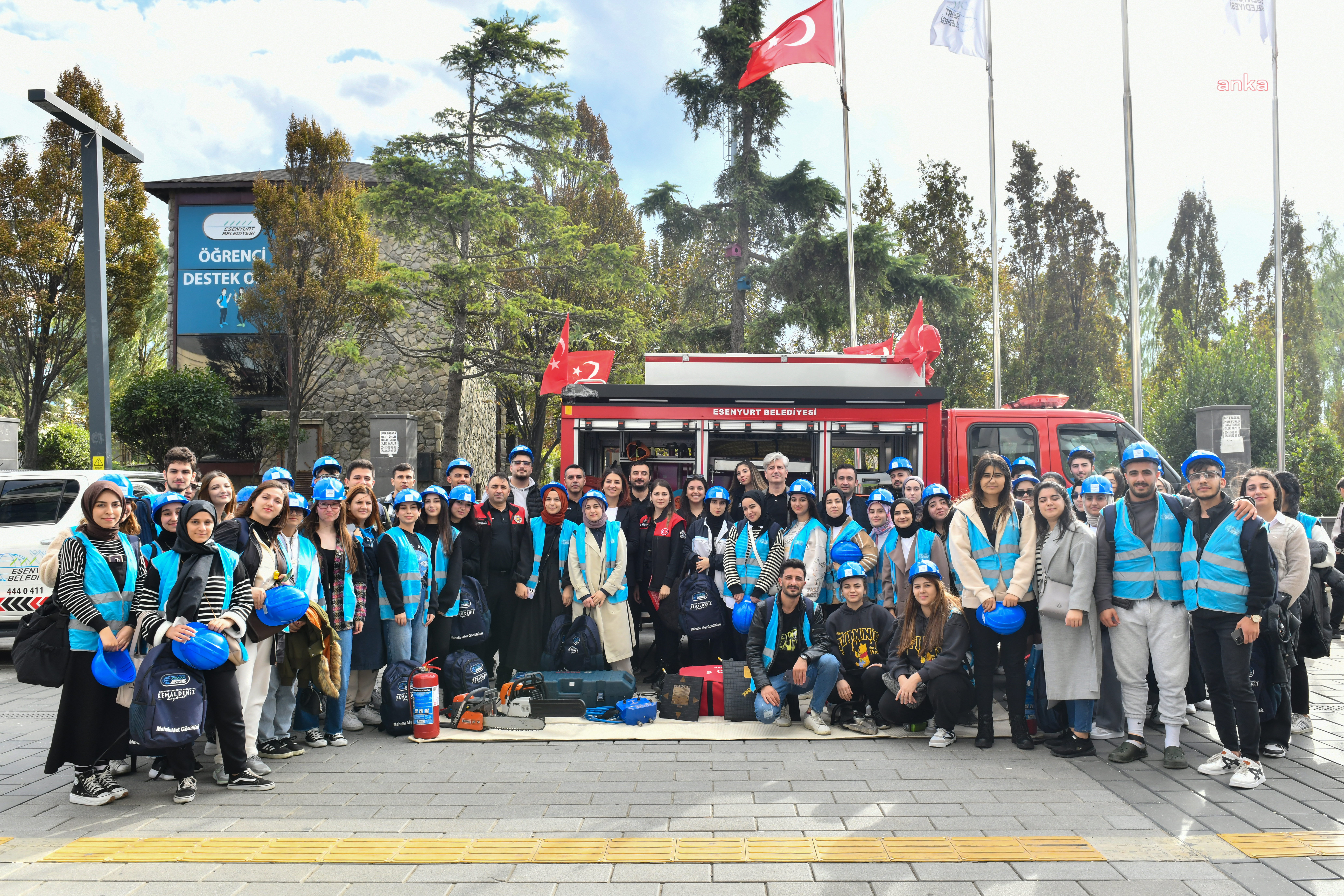 ESENYURT BELEDİYESİ'NDEN ÜNİVERSİTE ÖĞRENCİLERİNE AFET BİLİNCİ EĞİTİMİ