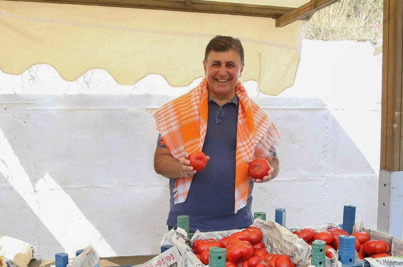 KARŞIYAKA BELEDİYESİ'NDEN ÜRETİME 300 BİN PAKET ATALIK TOHUM DESTEĞİ