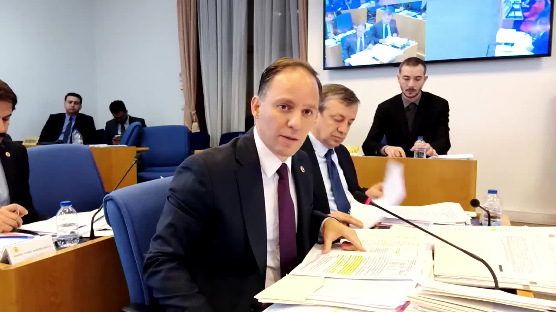 DENİZ YAVUZYILMAZ: “KAÇ MADENCİNİN HAYATINI KAYBETMESİ GEREKİYOR Kİ ENERJİ BAKANI TÜRKİYE'DE İSTİFA ETSİN? 43, 53, 103, 1000? KAÇ İŞÇİ HAYATINI KAYBEDERSE İSTİFA EDECEK?”