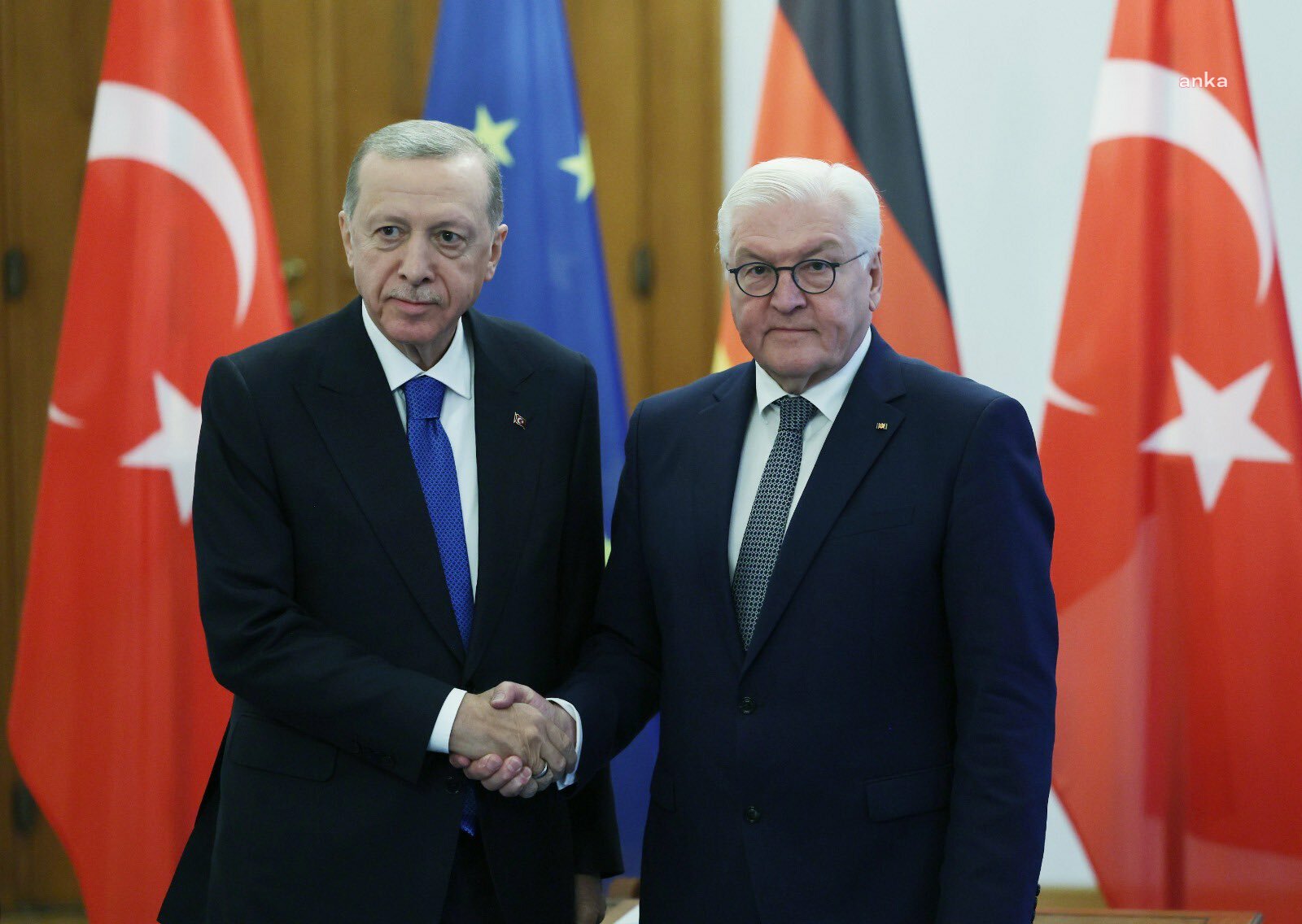 ERDOĞAN-STEINMEIER GÖRÜŞMESİ... İLETİŞİM BAŞKANLIĞI: "İKİ LİDER, İKİ DEVLETLİ YAPININ KALICI BARIŞIN TEK ÇÖZÜMÜ OLDUĞU KONUSUNDA MUTABIK KALDI"