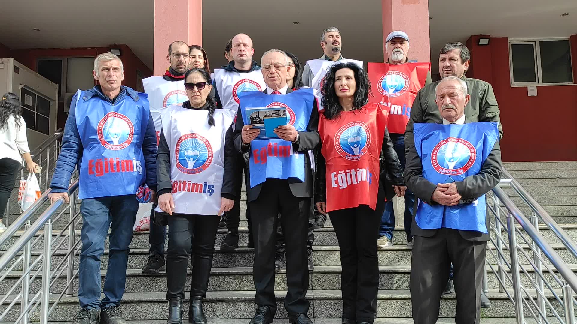 KOCAELİ’DE OKULLARA DAĞITILAN KİTAPTAKİ İFADELER TEPKİ ÇEKTİ: “SOLCULAR ŞEYTAN TOPLULUĞU”