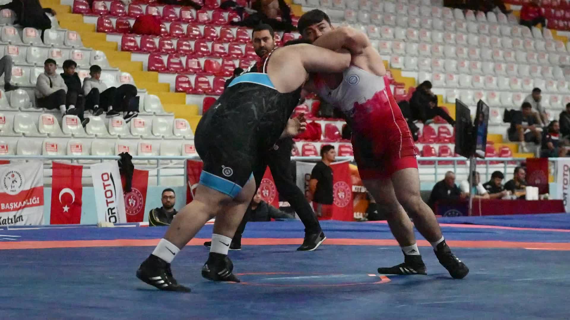 YOZGAT’TA DÜZENLENEN SÜPER LİG SERBEST VE GREKOROMEN GÜREŞ MÜSABAKALARI TAMAMLANDI