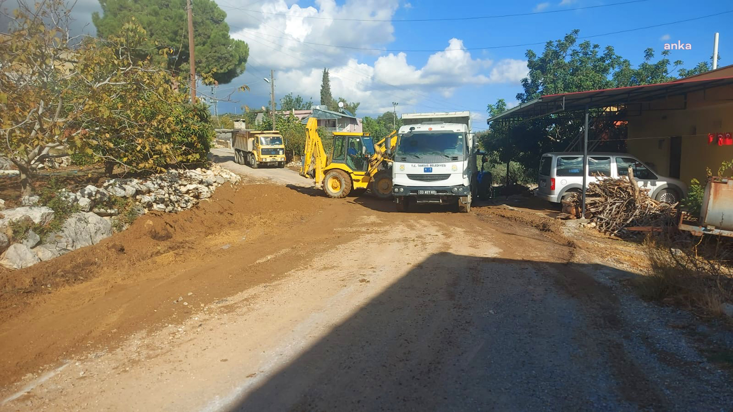 TARSUS BELEDİYESİ EKİPLERİNDEN ŞİDDETLİ YAĞIŞ SONRASI ACİL MÜDAHALE