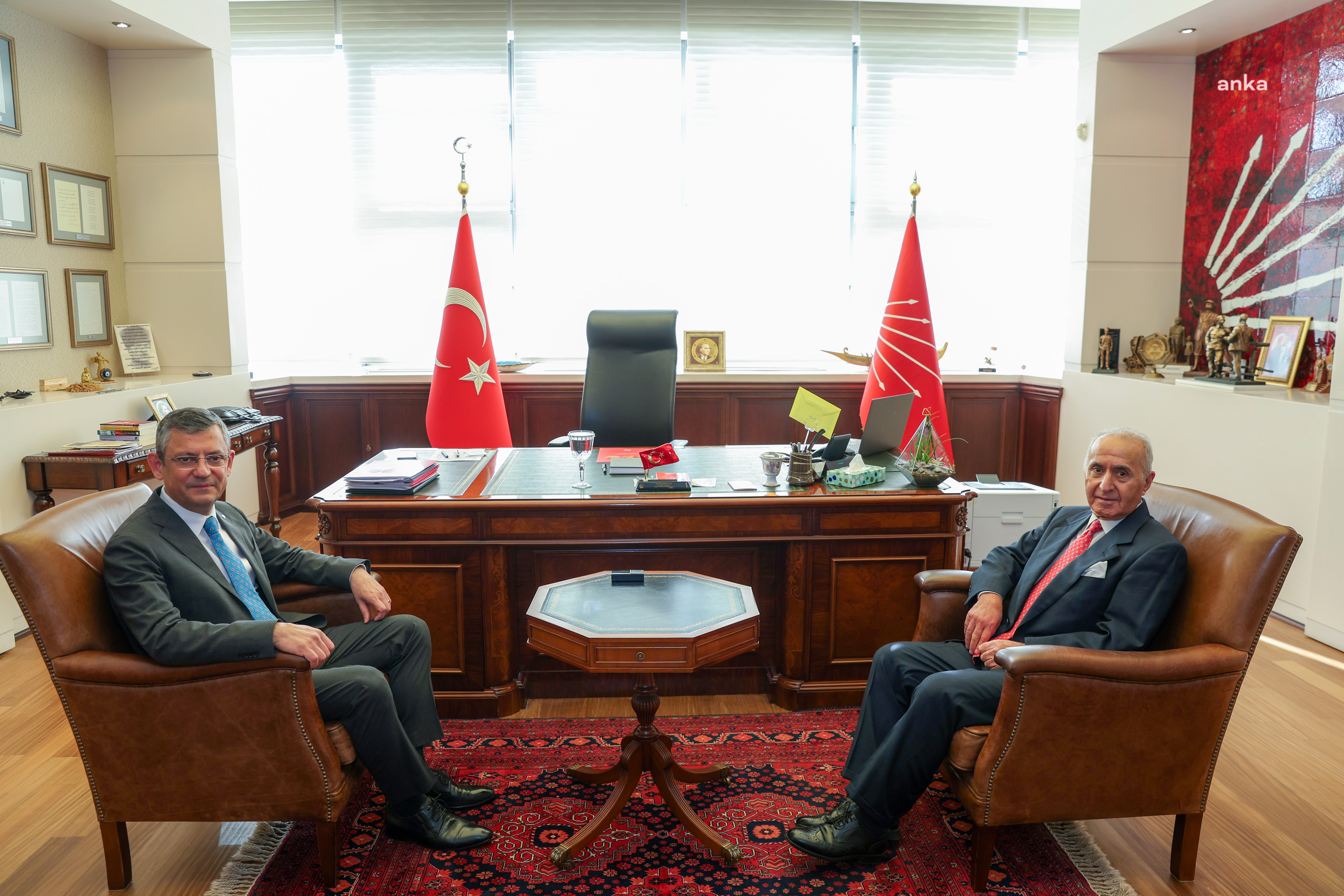 CHP GENEL BAŞKANI ÖZGÜR ÖZEL, HİKMET ÇETİN İLE BİR ARAYA GELDİ