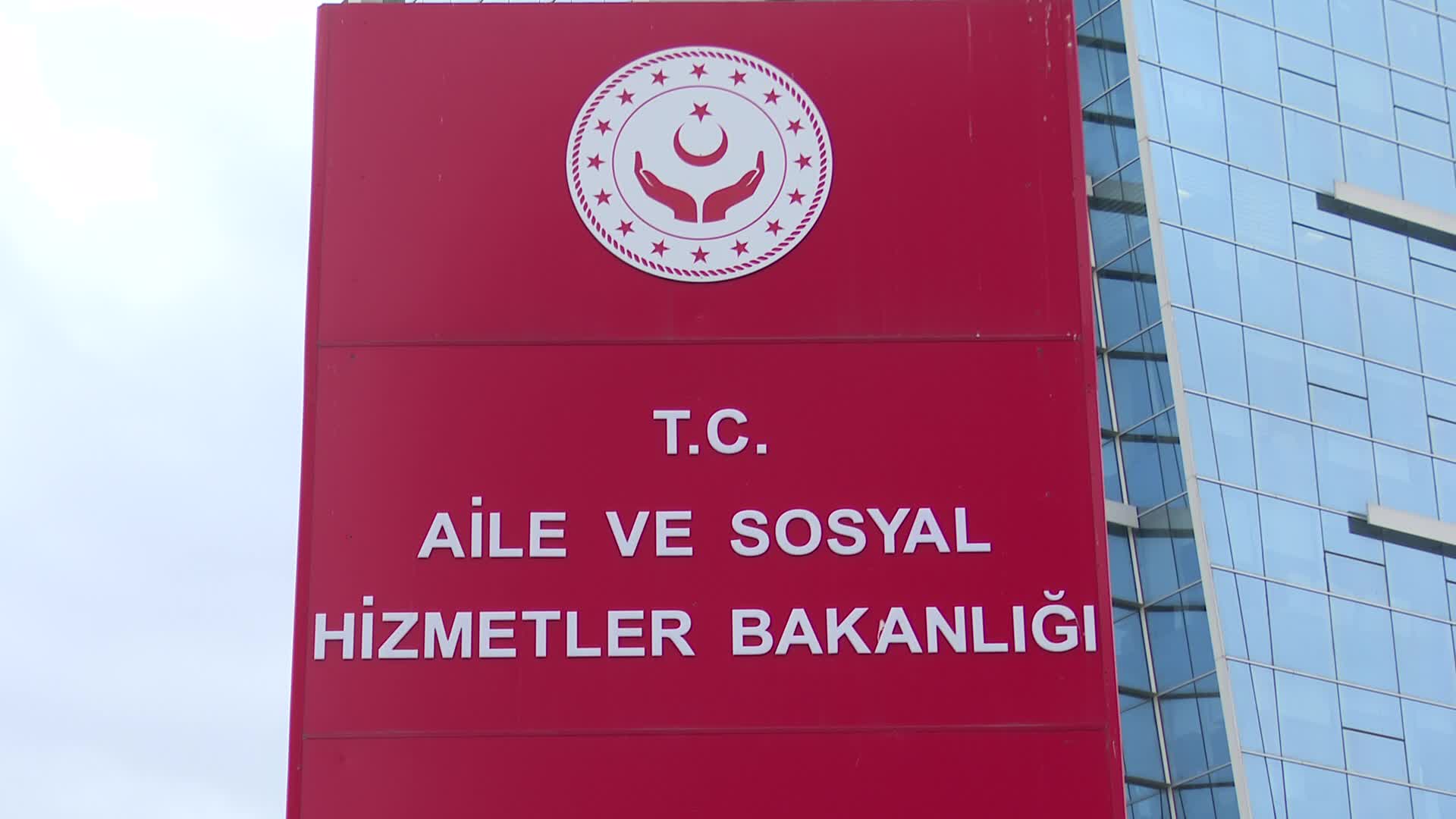 AİLE VE SOSYAL HİZMETLER BAKANLIĞI'NDAN "SÜLEYMANCILAR YURDUNDA İSTİSMAR" HABERLERİYLE İLGİLİ AÇIKLAMA: “SUÇLULARIN EN AĞIR CEZAYI ALMASININ YAKIN TAKİPÇİSİ OLACAĞIZ”
