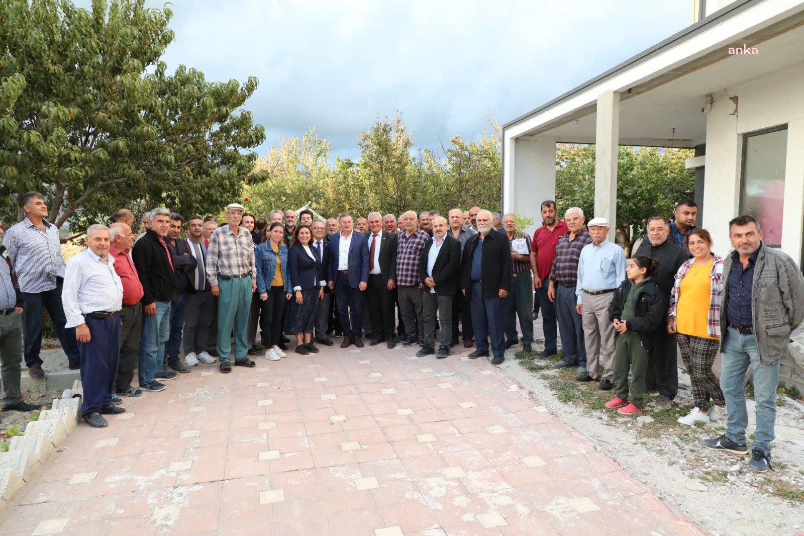 HBB BAŞKANI LÜTFÜ SAVAŞ, MAHALLE ZİYARETLERİNİ SÜRDÜRÜYOR
