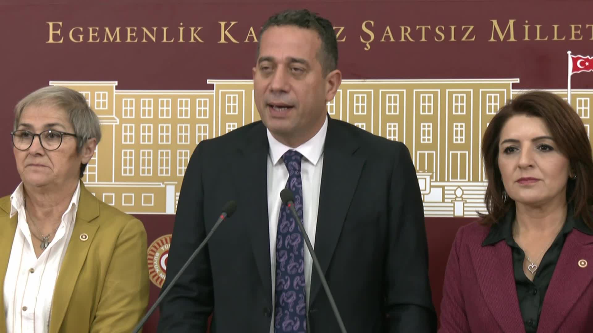 ALİ MAHİR BAŞARIR’DAN “ADALET NÖBETİ” VE “YARGI KRİZİ” İLE İLGİLİ TBMM BAŞKANI KURTULMUŞ’UN SESSİZ KALMASINA TEPKİ: MECLİS’TE BU EYLEM YAPILIRKEN MECLİS BAŞKANININ ANAYASA'YA SAYGIYA YARGITAY’I DAVET ETMEMESİNİ KINIYORUZ”