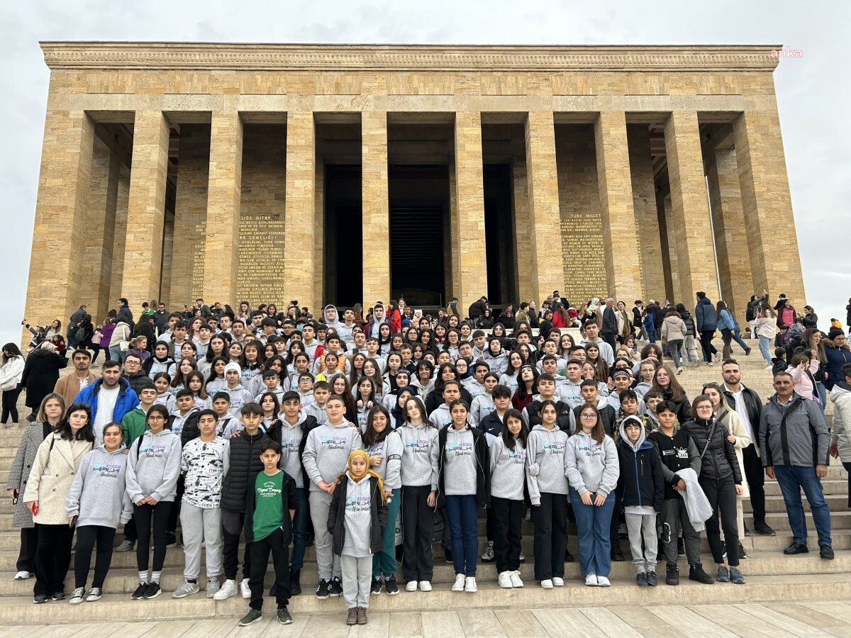 ÇERKEZKÖY BELEDİYESİ HALK AKADEMİSİ ÖĞRENCİLERİ, ANITKABİR’İ ZİYARET ETTİ