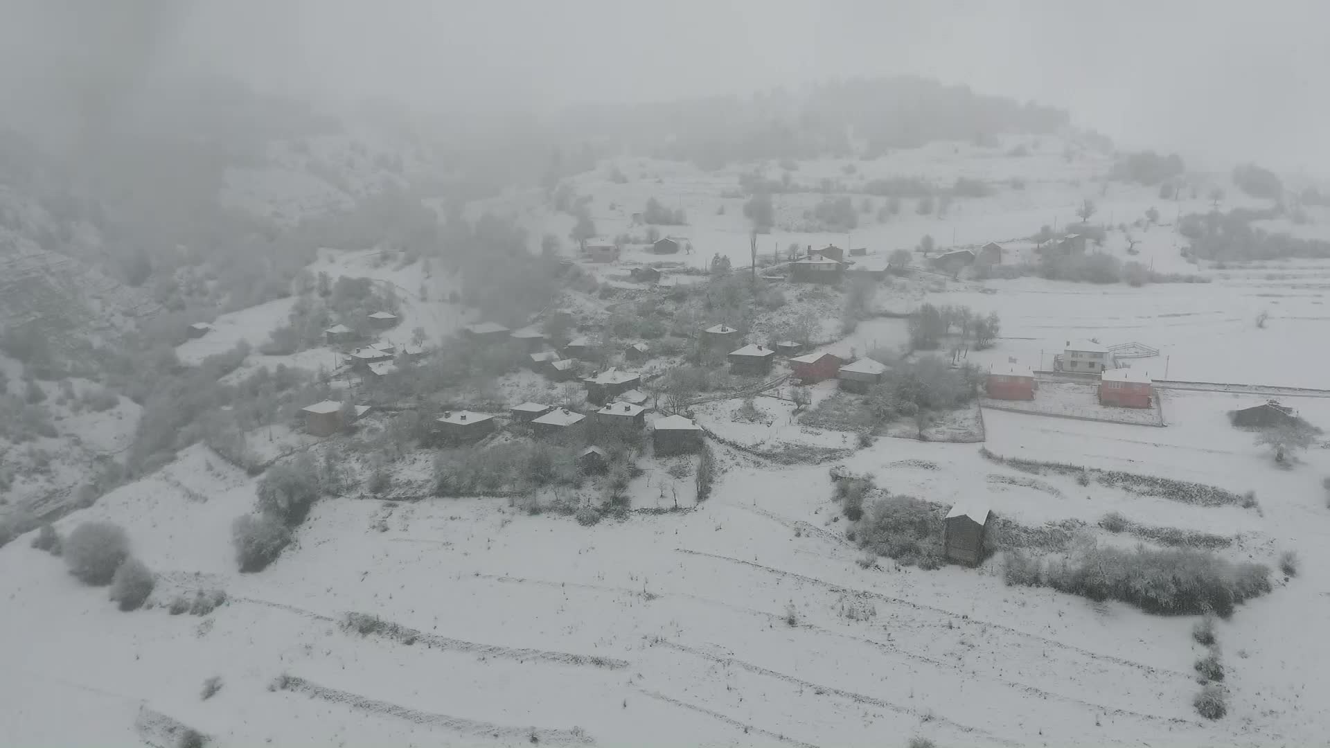 SİNOP’A MEVSİMİNİN İLK KARI DÜŞTÜ