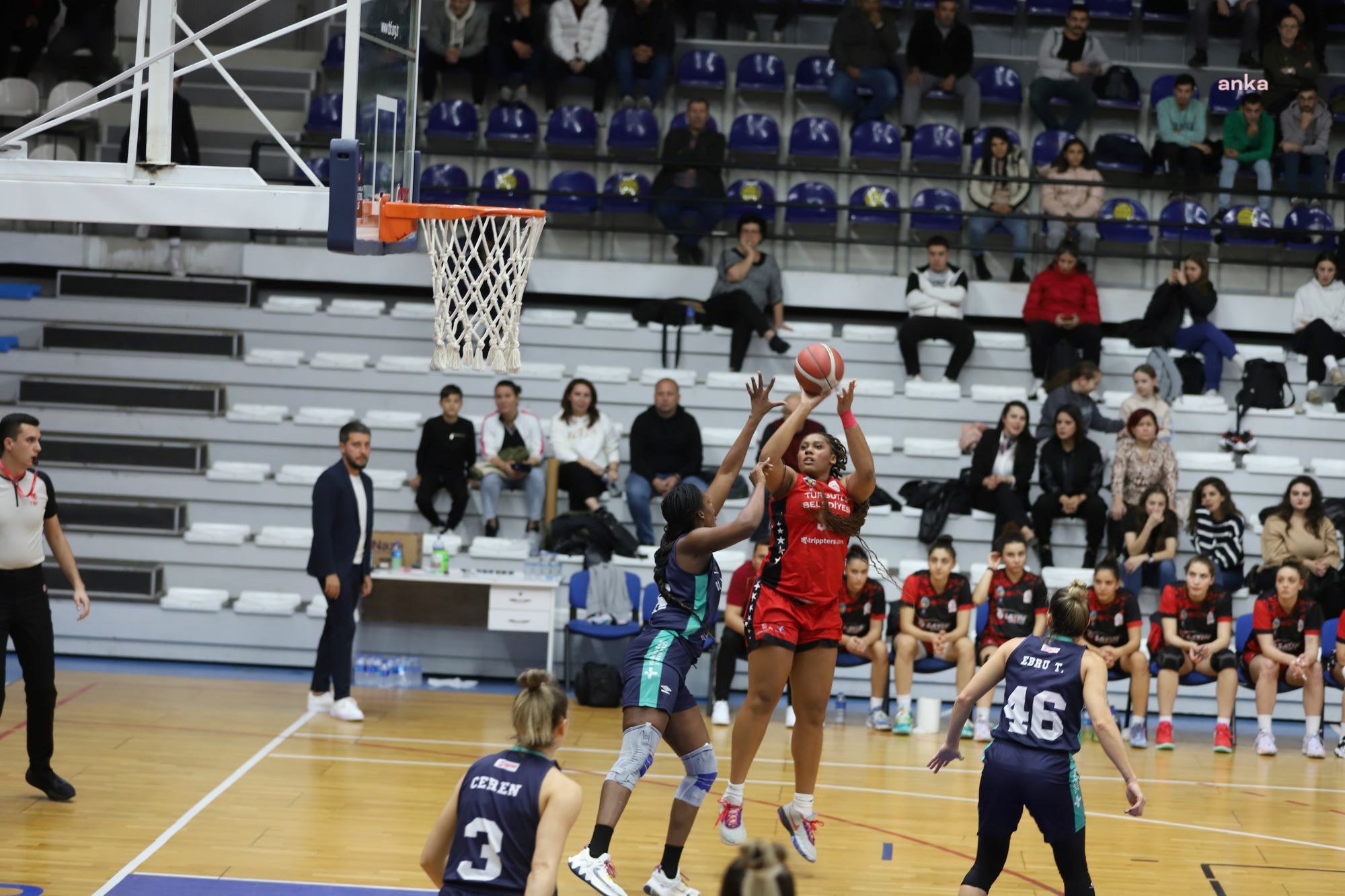 TURGUTLU BELEDİYESİ KADIN BASKETBOL SON TOPTA KAYBETTİ