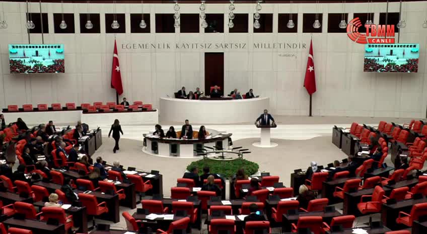 SEZGİN TANRIKULU: 7 YILDIR KÜRTLERİN SEÇTİKLERİ BELEDİYE BAŞKANLARINI SADECE SEÇİLDİKLERİ İÇİN GÖREVDEN ALIYORSUNUZ