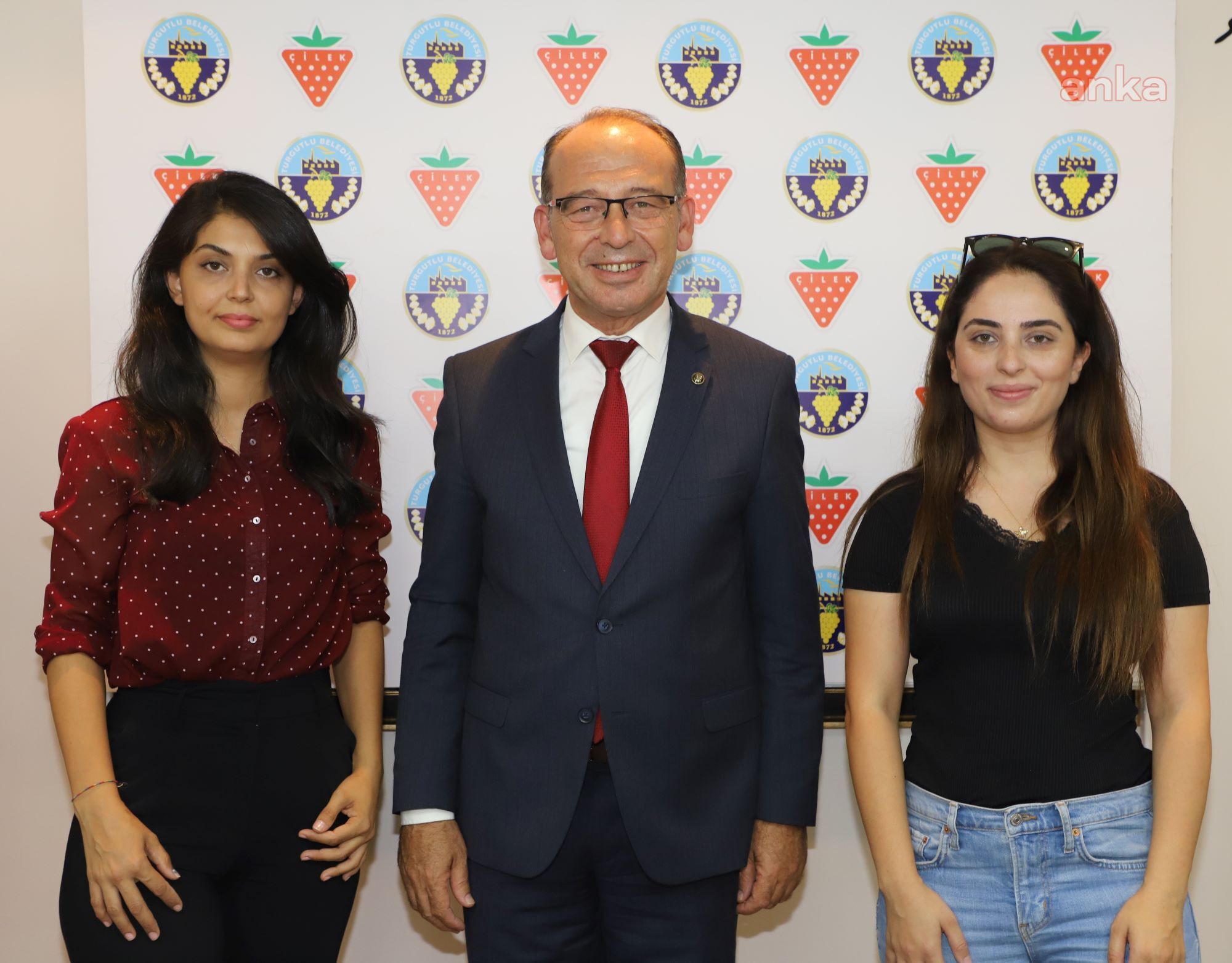 ÇİLEK MOBİLYA, TURGUTLU BELEDİYESİ KADIN BASKETBOL TAKIMINA SPONSOR OLDU