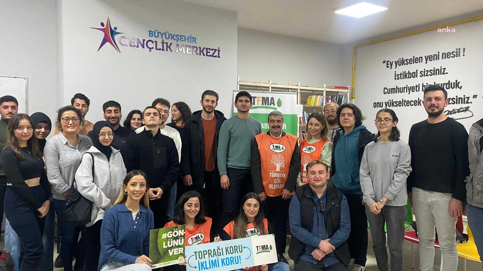 ESKİŞEHİR'DE GENÇLER UMUTLARI YEŞERTEN SÖYLEŞİDE BULUŞTULAR