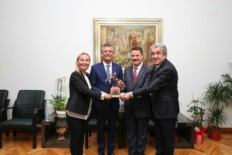 ATAKUM BELEDİYE BAŞKANI DEVECİ’DEN CHP LİDERİ ÖZEL’E ZİYARET