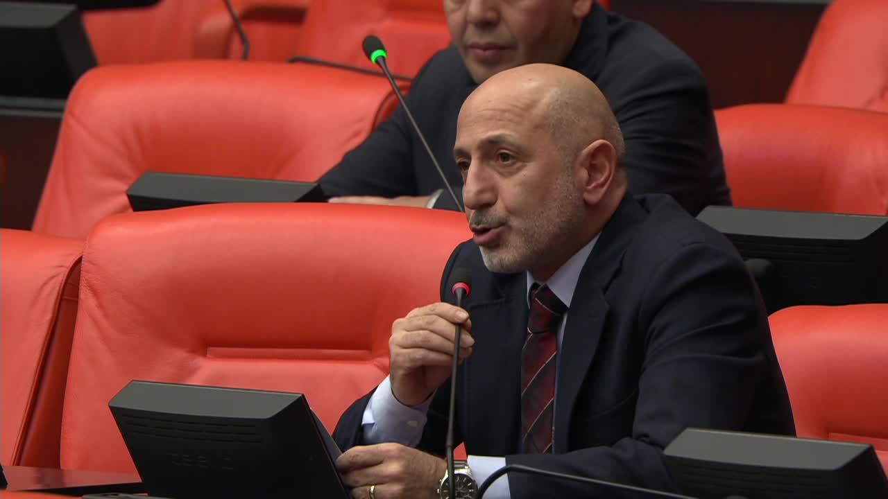 ALİ ÖZTUNÇ: "KAHRAMANMARAŞ KAN AĞLIYOR... KIŞ GELDİ, ÇATTI. VATANDAŞ BAŞINI SOKACAK EV BULAMIYOR AMA BEYLERİN KEYFİ YERİNDE"