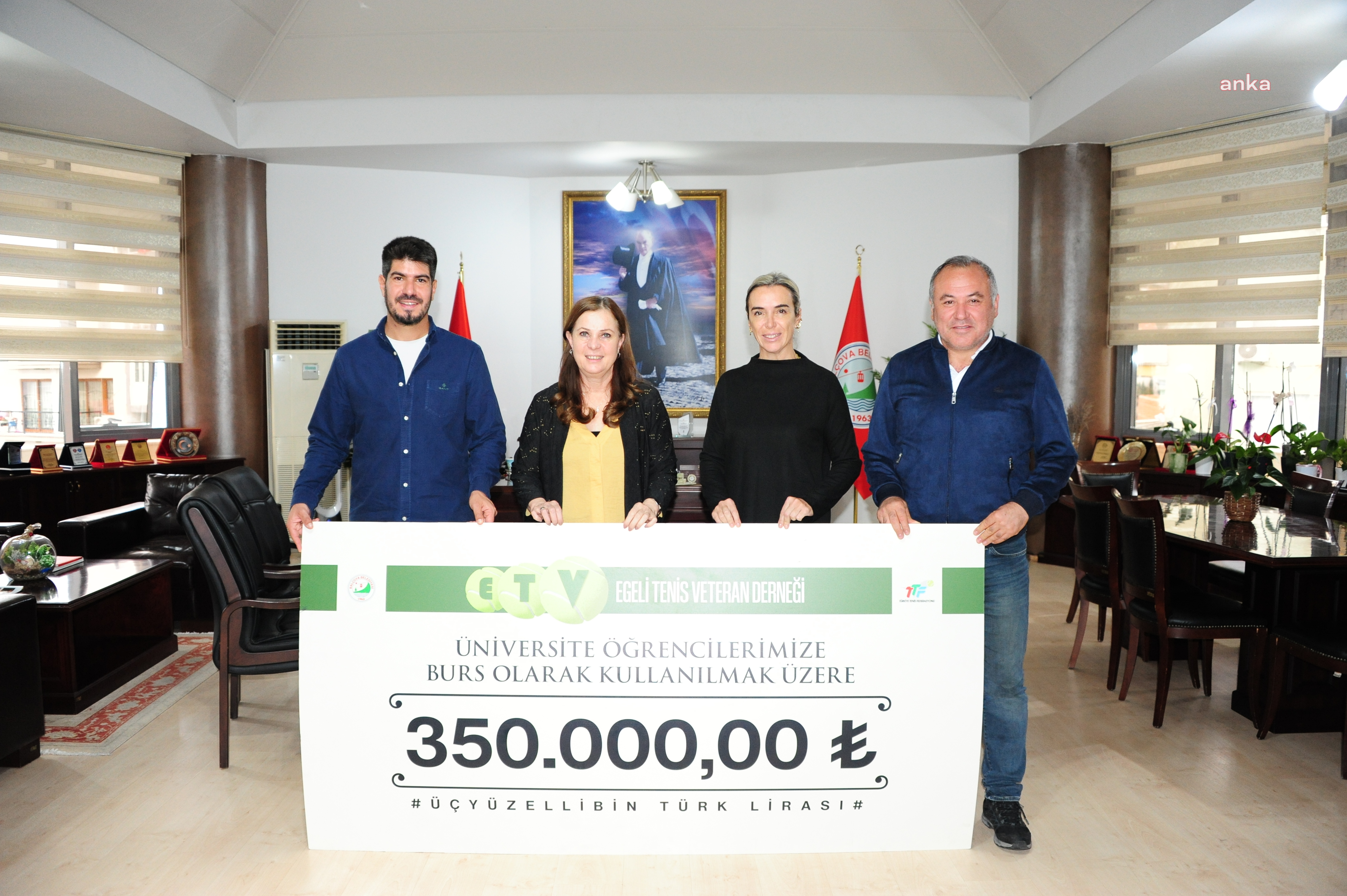 TENİS TURNUVASI GELİRİ BALÇOVALI ÖĞRENCİLERE BURS OLDU