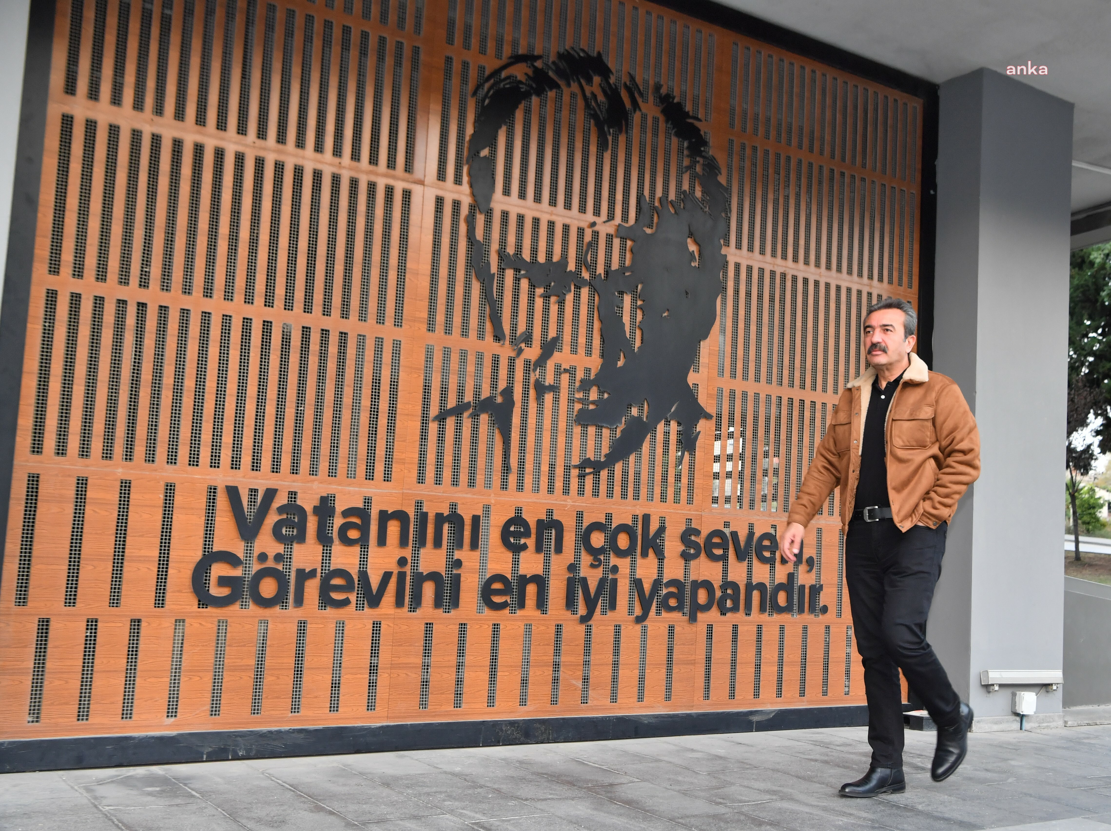 ÇUKUROVA BELEDİYE BAŞKANI SONER ÇETİN'İN ÖĞRETMENLER GÜNÜ MESAJI: "BAŞÖĞRETMEN ATATÜRK'ÜN İZİNDEYİZ"