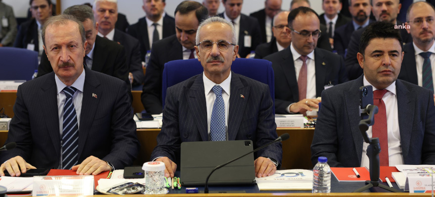 ULAŞTIRMA VE ALTYAPI BAKANI URALOĞLU'DAN PARALI YOLLARI VATANDAŞLARIN KULLANAMADIĞI ELEŞTİRİSİNE YANIT: "PARASI OLAN OTOYOLDAN GİDER. MEVCUT DEVLET YOLU RAHATLAMIŞ OLUR PARASI OLMAYAN DA ORADAN RAHAT RAHAT GİDER"