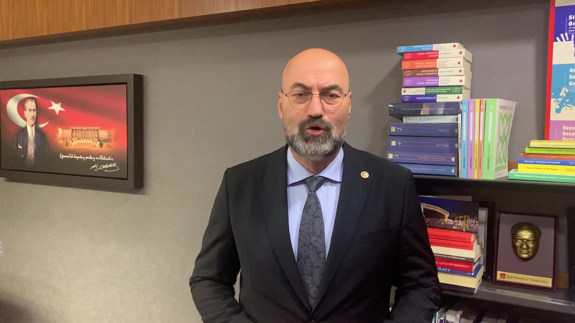 FETHİ AÇIKEL: AKP, 24 KASIM’DA ÖĞRETMENLERİN YAŞADIĞI KARANLIK TABLOYU BEYAZ ÖNLÜKLERLE ÖRTEMEZ