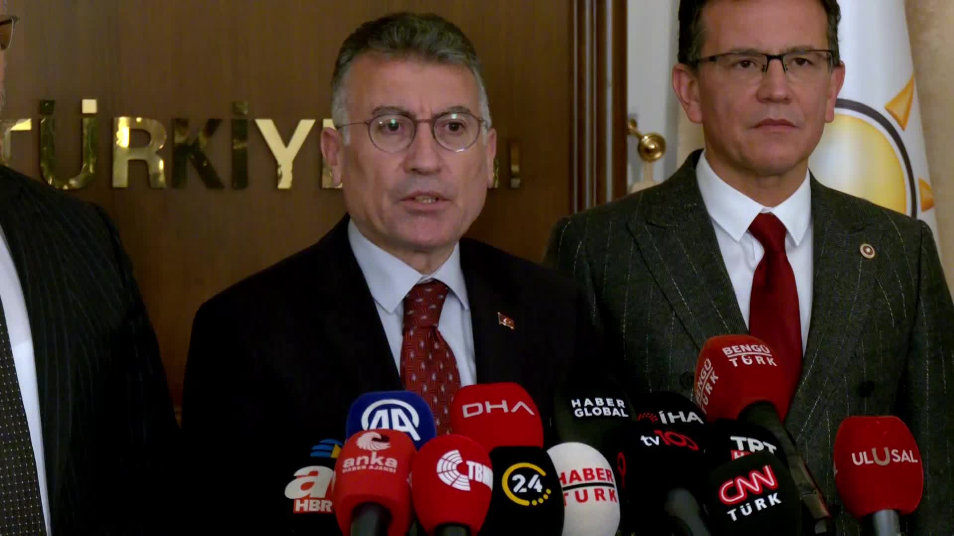 AKP GRUP BAŞKANI GÜLER’DEN “ÇALIŞAN EMEKLİLERE İKRAMİYE” AÇIKLAMASI: “BAKANLARIMIZA BU KONUDA AYRINTILI BİR ÇALIŞMA YAPILMASINI, SAYIN CUMHURBAŞKANIMIZ TALİMATLANDIRDI”