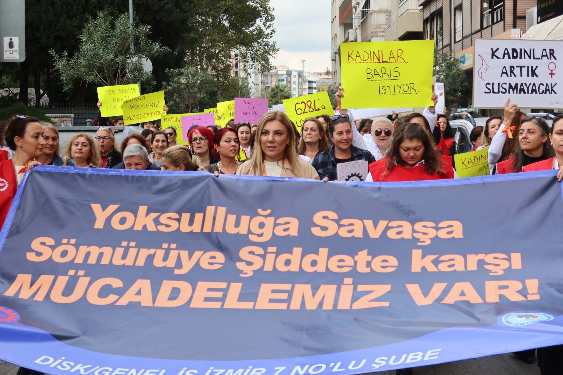 KADINLAR BORNOVA'DAN SES YÜKSELTTİ