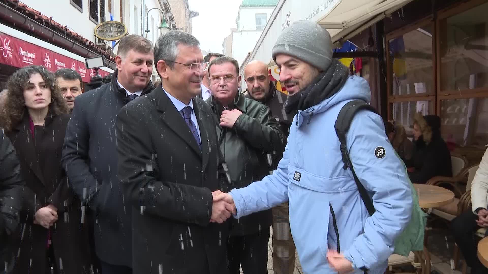 ÖZGÜR ÖZEL, SARAYBOSNA'DAKİ TARİHİ VE TURİSTİK YERLERİ ZİYARET ETTİ