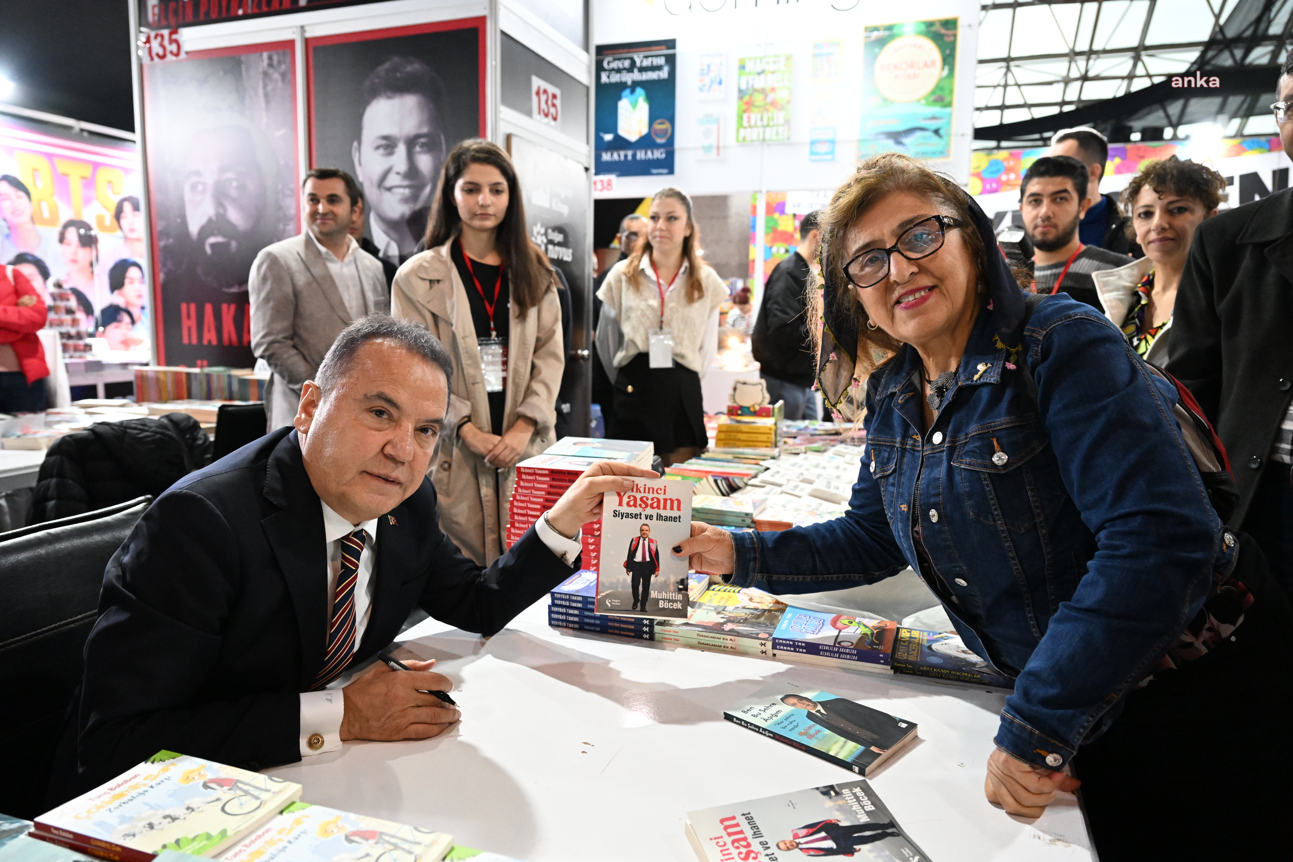 ANTALYA 13. KİTAP FUARI'NDA YAZARLAR OKURLARIYLA BULUŞUYOR