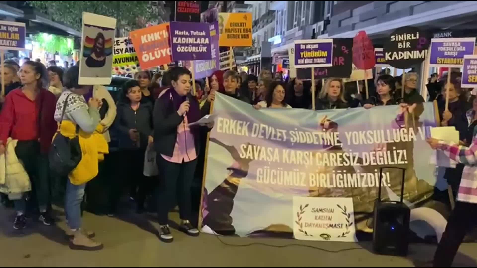 SAMSUN KADIN DAYANIŞMASI: “KADINLAR VE ÇOCUKLAR ERKEK DEVLET ŞİDDETİNİN ALTINDA HER GEÇEN GÜN AĞIR BEDELLER ÖDÜYOR"