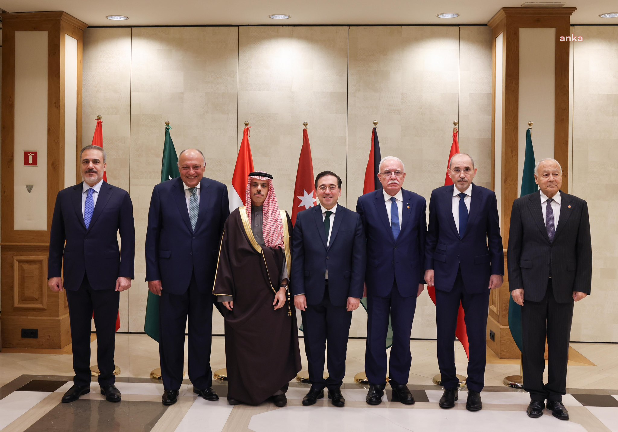 HAKAN FİDAN, BARSELONA'DA İSPANYA DIŞİŞLERİ BAKANI JOSE MANUEL ALBARES İLE GÖRÜŞTÜ