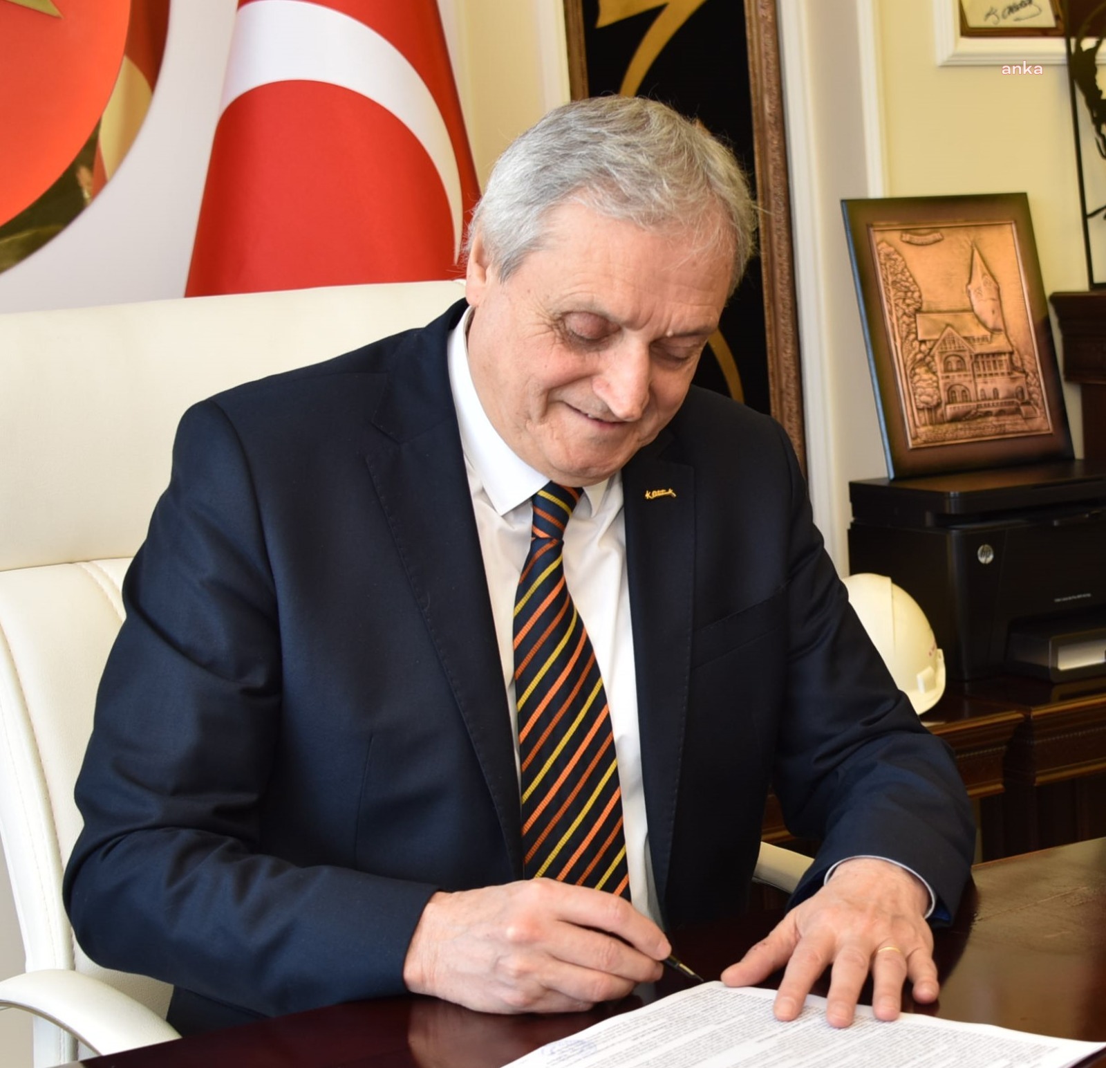 BOZÜYÜK BELEDİYE BAŞKANI BAKKALCIOĞLU, ŞİDDET VE TACİZİ ÖNLEME BELGESİNİ İMZALADI