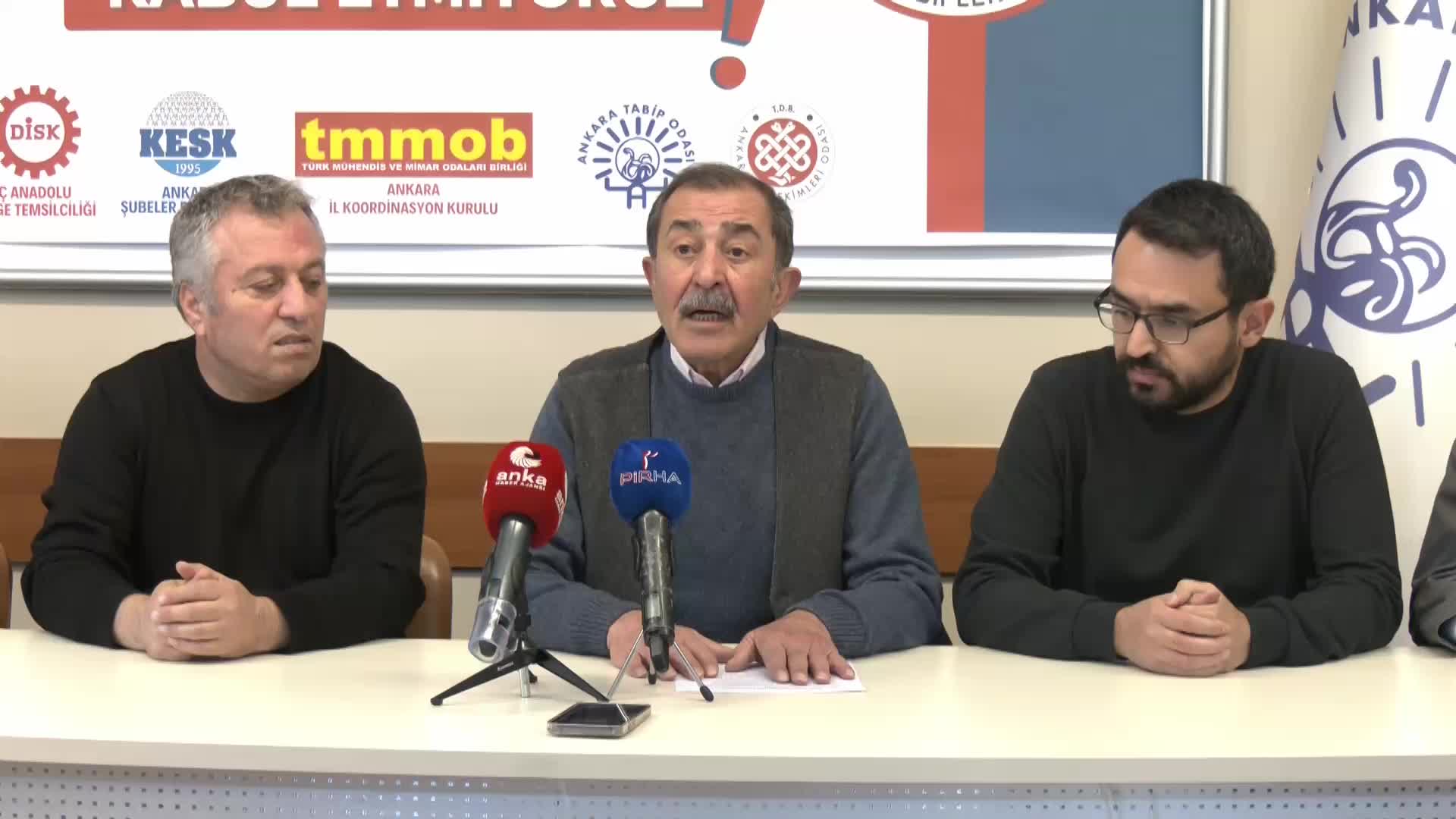 ANKARA'DAKİ MESLEK ÖRGÜTLERİ'NDEN TTB DAVASIYLA İLGİLİ AÇIKLAMA: "ÜLKEYE KARŞI SORUMLULUK DUYGUSUYLA HAREKET EDEN EMEK MESLEK ÖRGÜTLERİ, HER TÜRLÜ BASKI KARŞISINDA GERÇEĞİ SÖYLEMEKTEN VAZGEÇMEYECEKTİR"