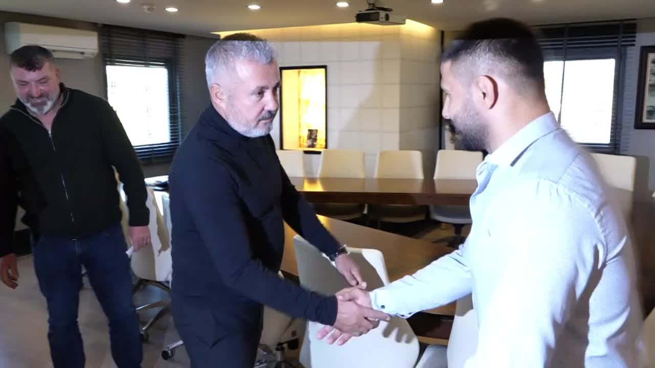 MANAVGAT BELEDİYE BAŞKANI SÖZEN’DEN BAŞPEHLİVAN SERHAT GÖKMEN’E ÖDÜL