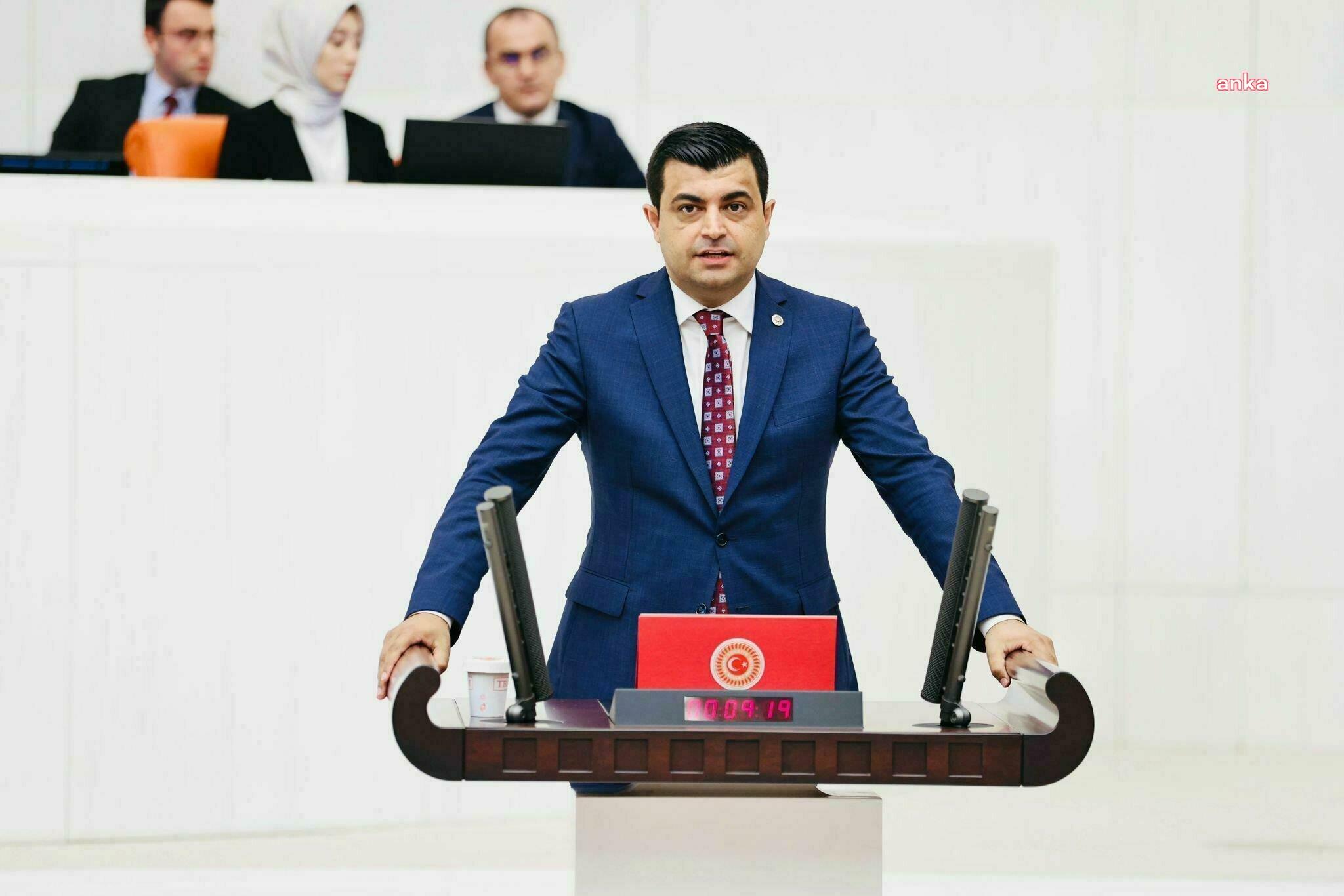 CHP, HEKİM GÖÇÜ İLE İLGİLİ MECLİS ARAŞTIRMASI İSTEDİ… DENİZ DEMİR:  “ UZUN NÖBET SAATLERİ, İŞ YOĞUNLUĞU VE EKONOMİK KAYGILAR, HEKİM GÖÇÜNÜN SEBEPLERİNDEN SADECE BAZILARI”