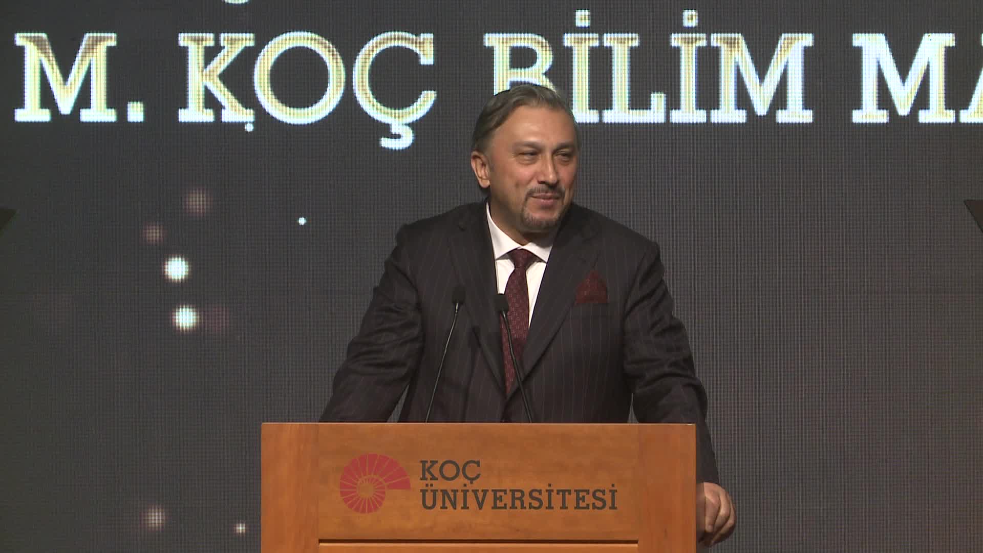 2023 YILI KOÇ ÜNİVERSİTESİ RAHMİ M. KOÇ BİLİM MADALYASI’NIN SAHİBİ PROF. DR. AYŞE ZARAKOL OLDU