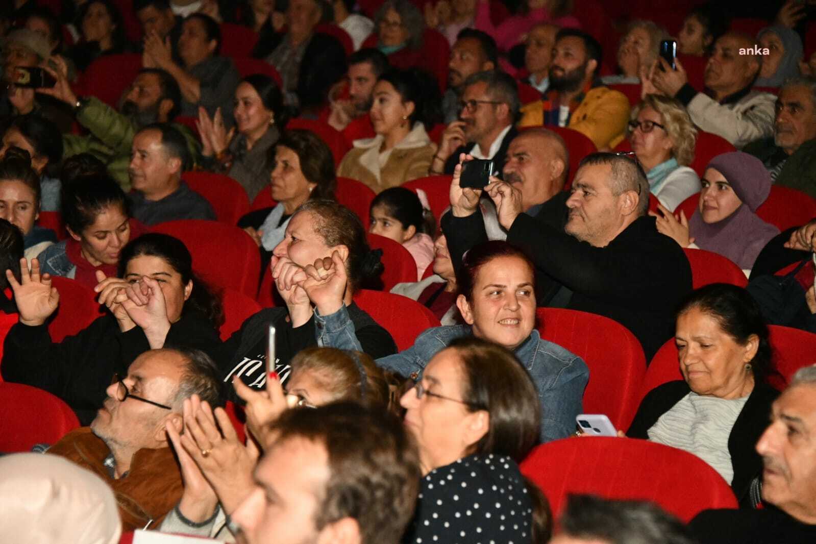 MERSİN YENİŞEHİR BELEDİYESİ VE MERSİN KIRŞEHİRLİLER DERNEĞİ 'NEŞET ERTAŞ'I ANMA' KONSERİ DÜZENLEDİ
