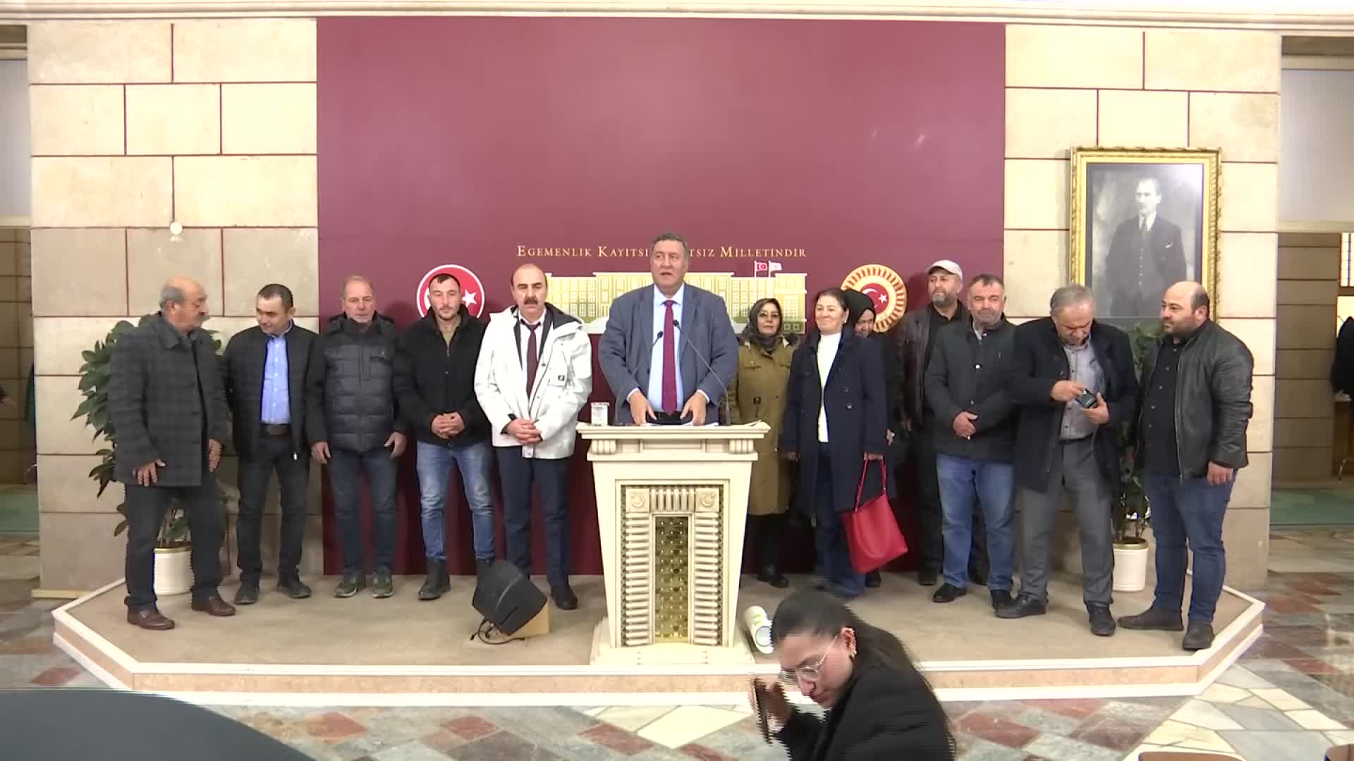 ÖMER FETHİ GÜRER: “CUMHURBAŞKANI'NA ÇAĞRI YAPIYORUM; HAZİNE ARAZİSİ OLARAK KÖYLERDE OLAN TARIMA ELVERİŞLİ ARAZİLER İMARA AÇILMAMALI”