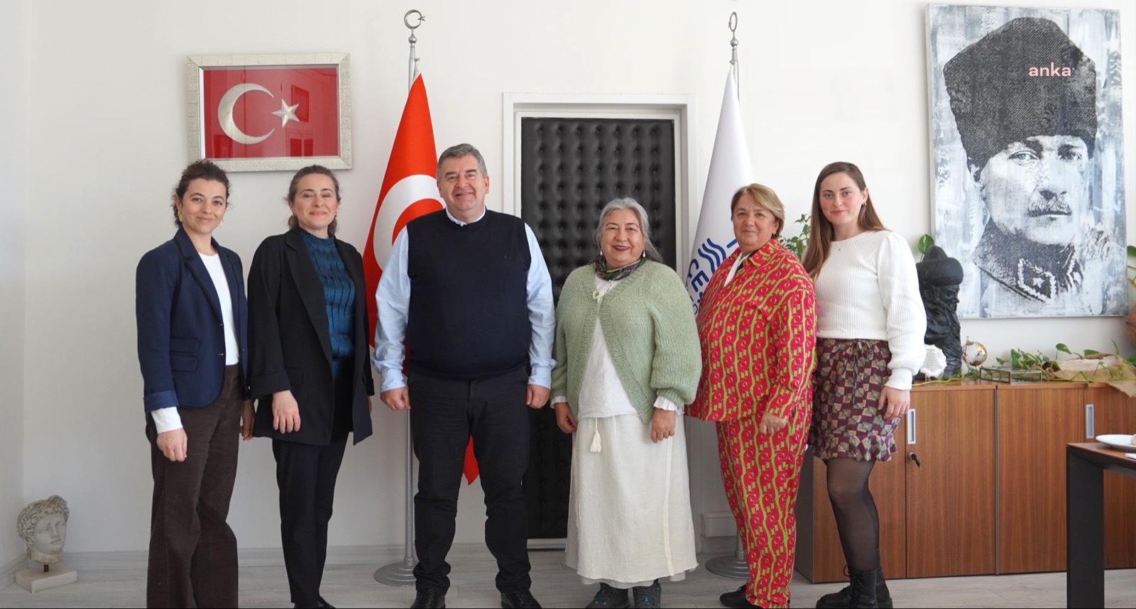 ÇEŞME BELEDİYE BAŞKANI EKREM ORAN'DAN KADINLARA ÇAĞRI