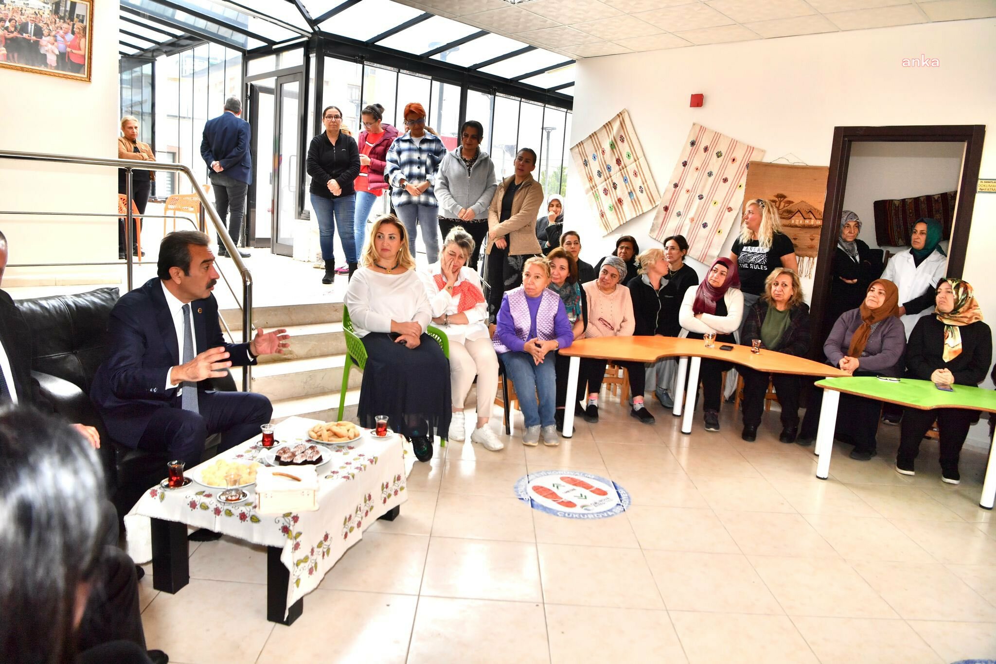 ÇUKUROVA BELEDİYESİ BAŞKANI ÇETİN, KADINLARLA BULUŞTU
