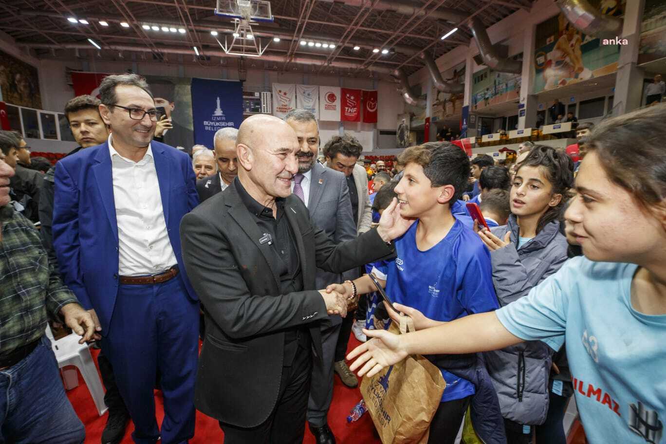 İZMİR BÜYÜKŞEHİR BELEDİYESİ'NDEN AMATÖR SPOR KULÜPLERİNE DESTEK