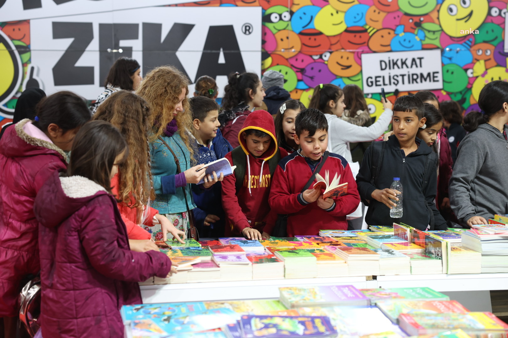 13. ANTALYA KİTAP FUARI’NDA YEREL YAZARLAR KİTAPLARINI TANITIYOR