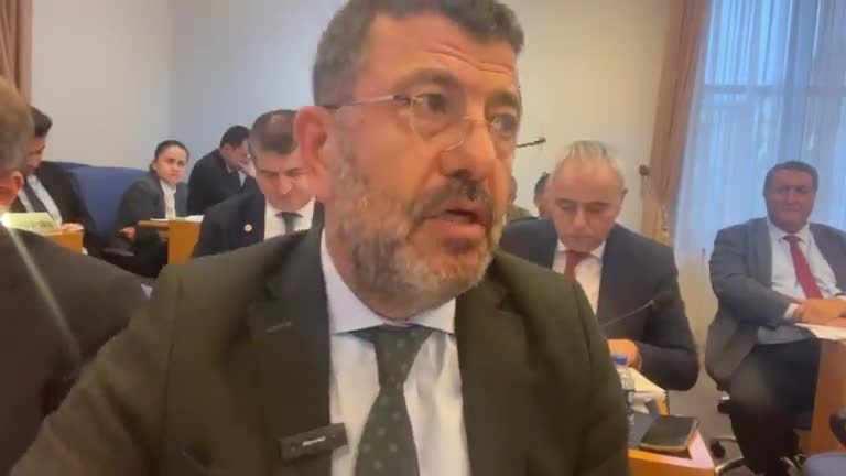 VELİ AĞBABA: “MİLLETİN GÖZÜNÜN İÇİNE BAKA BAKA 4 YERDEN HUZUR HAKKI ALMA VE 4 KEZ ALMA HAKKINI GETİRİYORSUNUZ. BU, DOĞRU BİR UYGULAMA DEĞİL. BU, MİLLETİN VİCDANINI YARALAR”