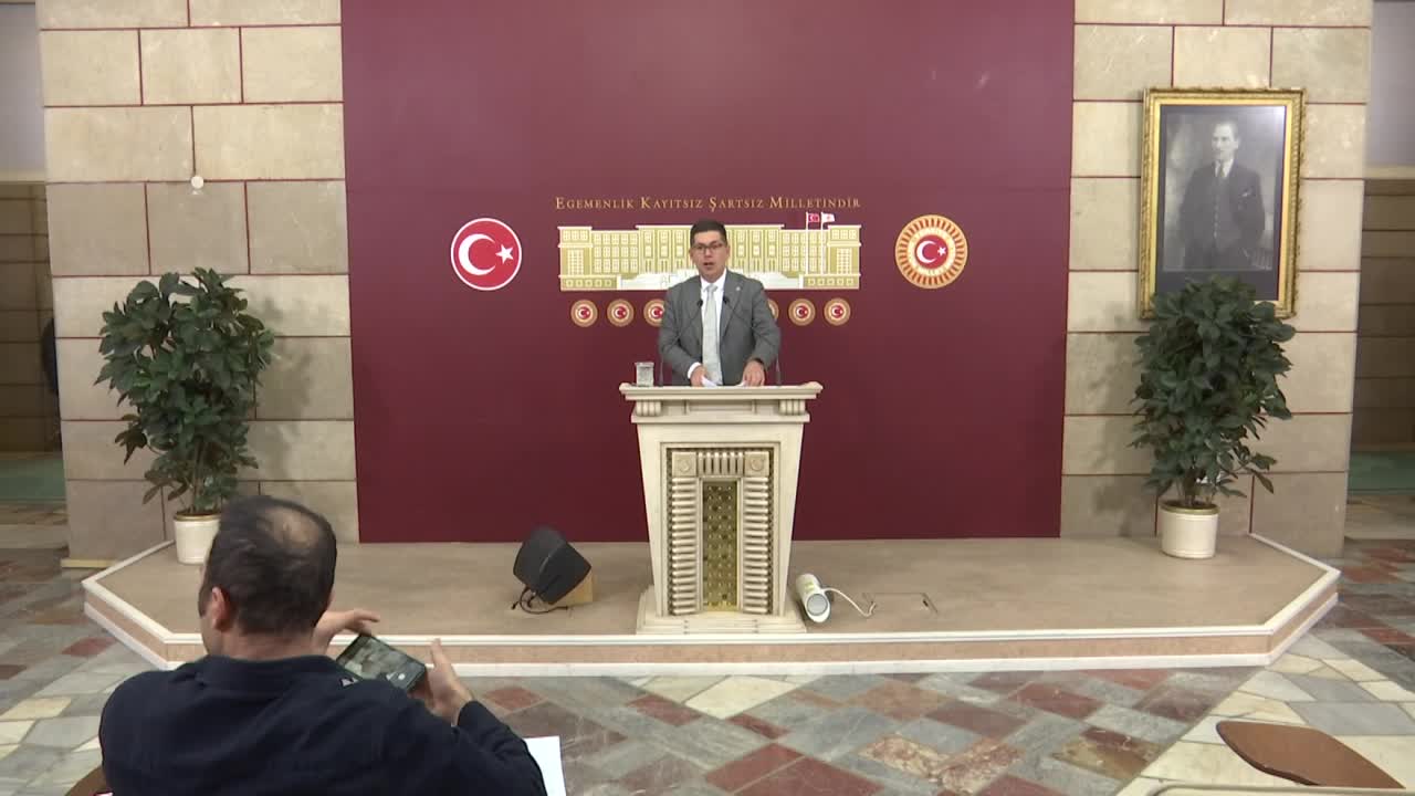 HİKMET YALIM HALICI: “ONLARIN MAHKUMLARINA VERDİĞİ DEĞER KADAR BİLE BURADA ÖĞRENCİYE DEĞER VERİLMİYOR”