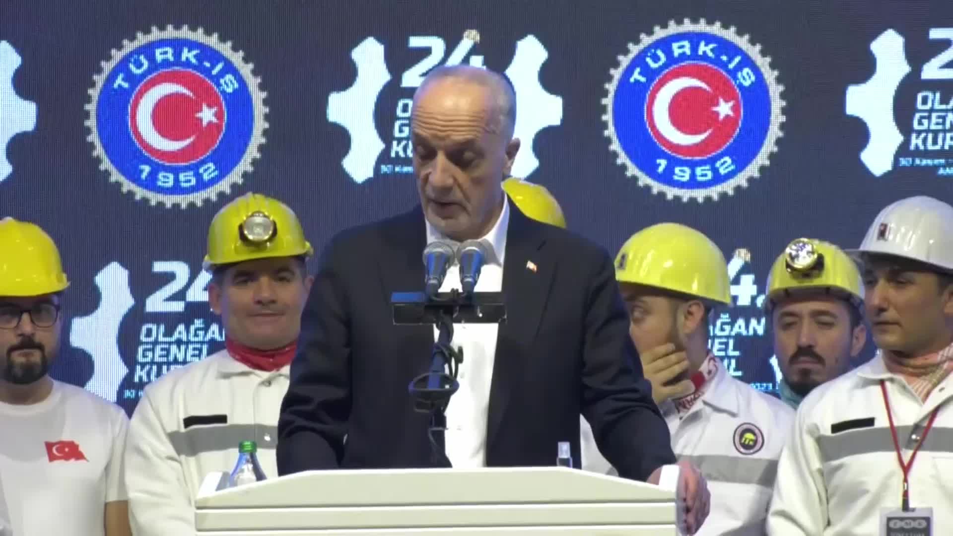 TÜRK İŞ 24. OLAĞAN GENEL KURULU BAŞLADI... ERGÜN ATALAY: "SENDİKALARI TOPLASAN YÜZDE 1'İ GEÇMEZ, 8 MİLYON ASGARİ ÜCRETLİ BU ÜLKENİN EN BÜYÜK SÖZLEŞMESİ"